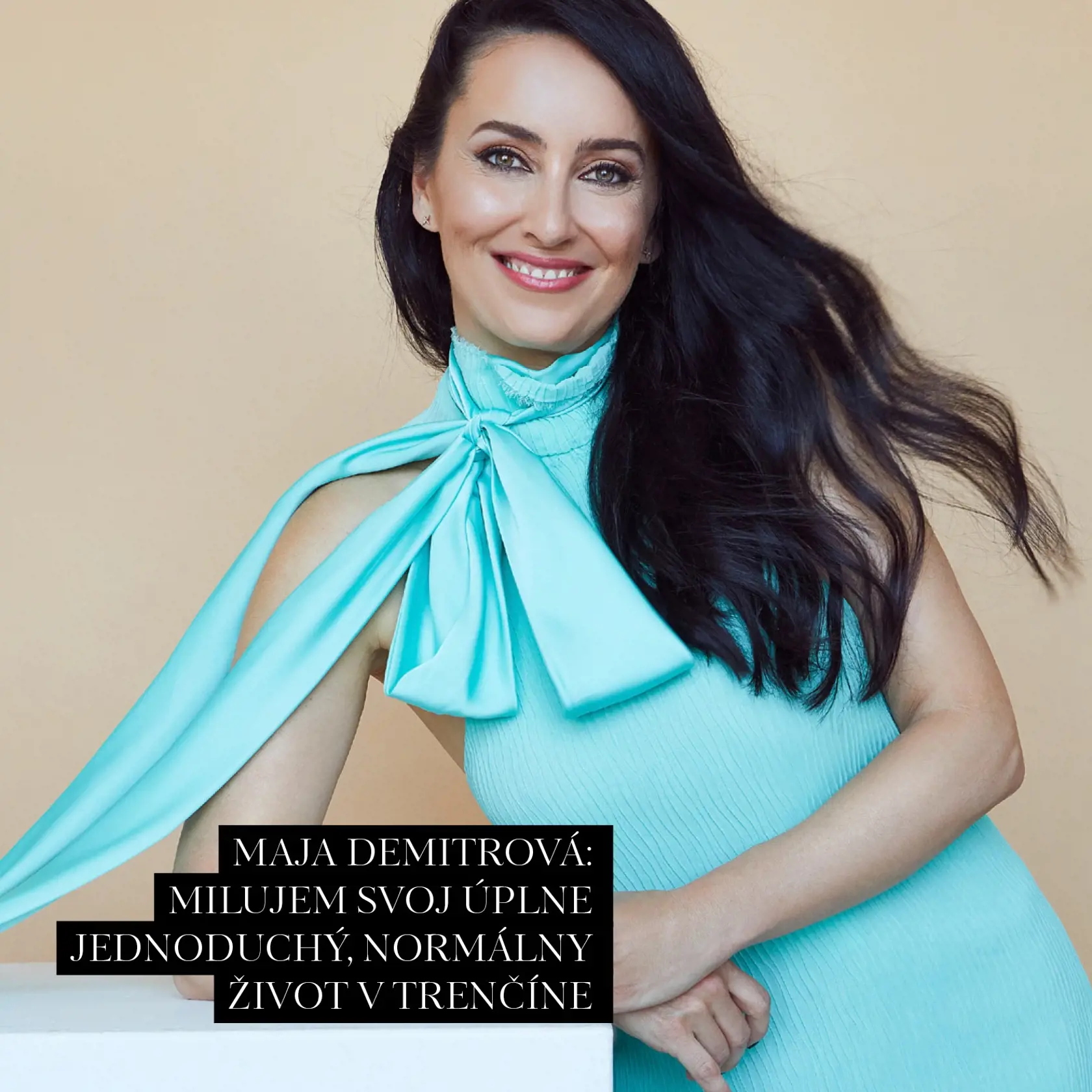 Na titulke žiari krásna Majka Demitrová.