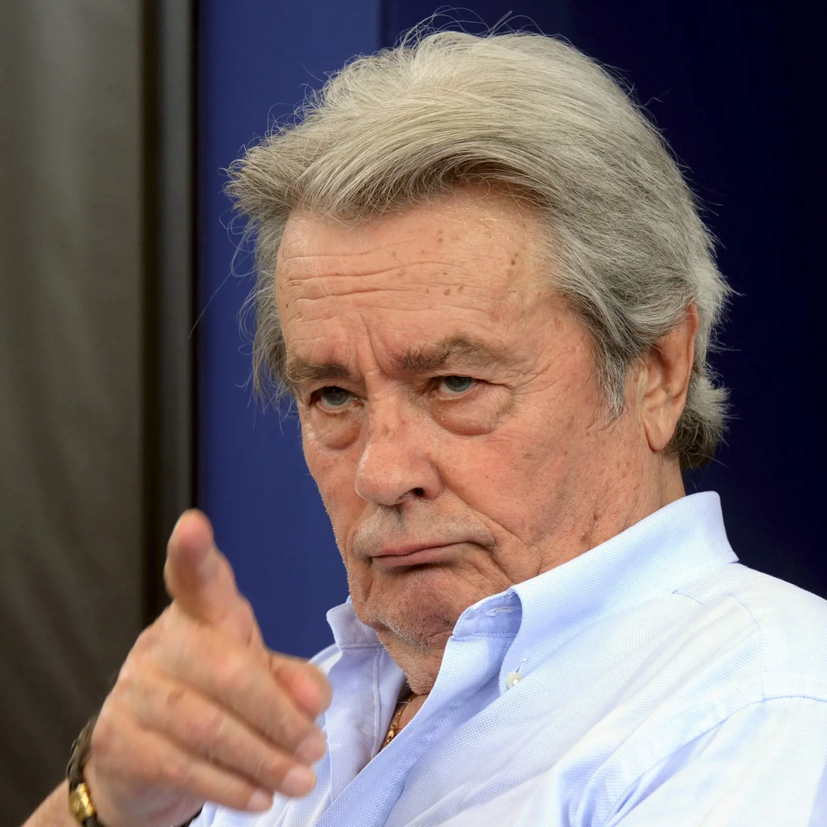 EBE 8 Locarno archív - Na snímke francúzsky herec Alain Delon na tlačovej konferencii po tom, čo si 3. augusta 2012 prevzal cenu za celoživotný prínos na filmovom festivale vo švajčiarskom Locarne. Vo veku 88 rokov zomrel legendárny francúzsky herec Alain Delon. V spoločnej tlačovej správe to v nedeľu 18. augusta 2024 oznámili jeho tri deti. FOTO TASR/AP

FILE - French actor Alain Delon talks at a press conference after receiving a Lifetime Award at the Locarno Film Festival in Locarno, Switzerl