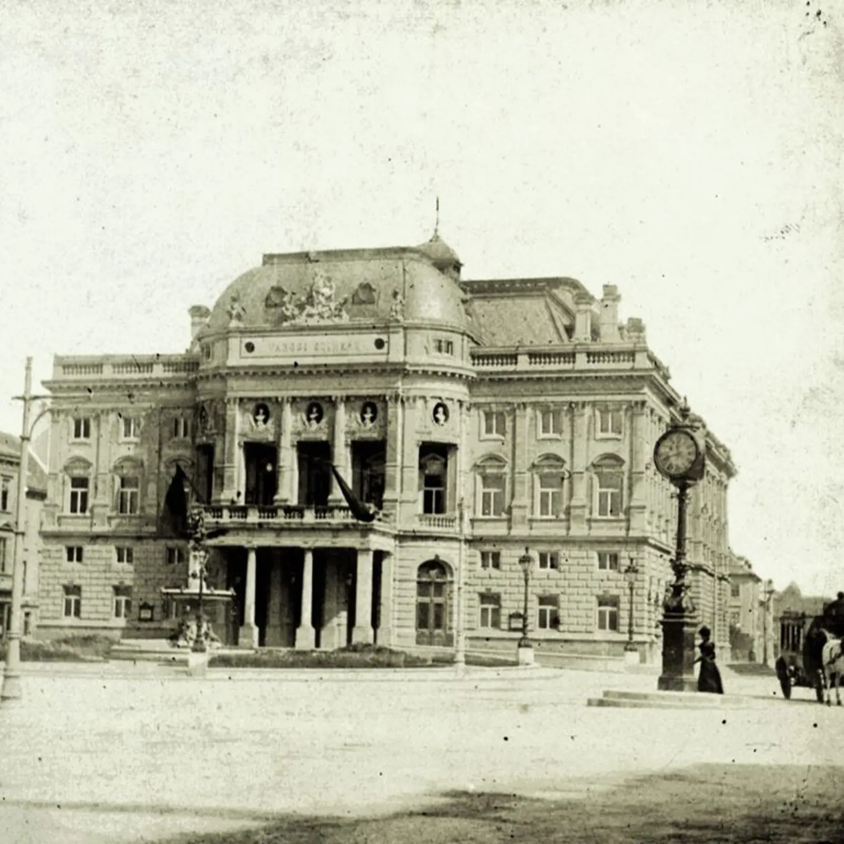 Historická budova Slovenského národného divadla 1900.
