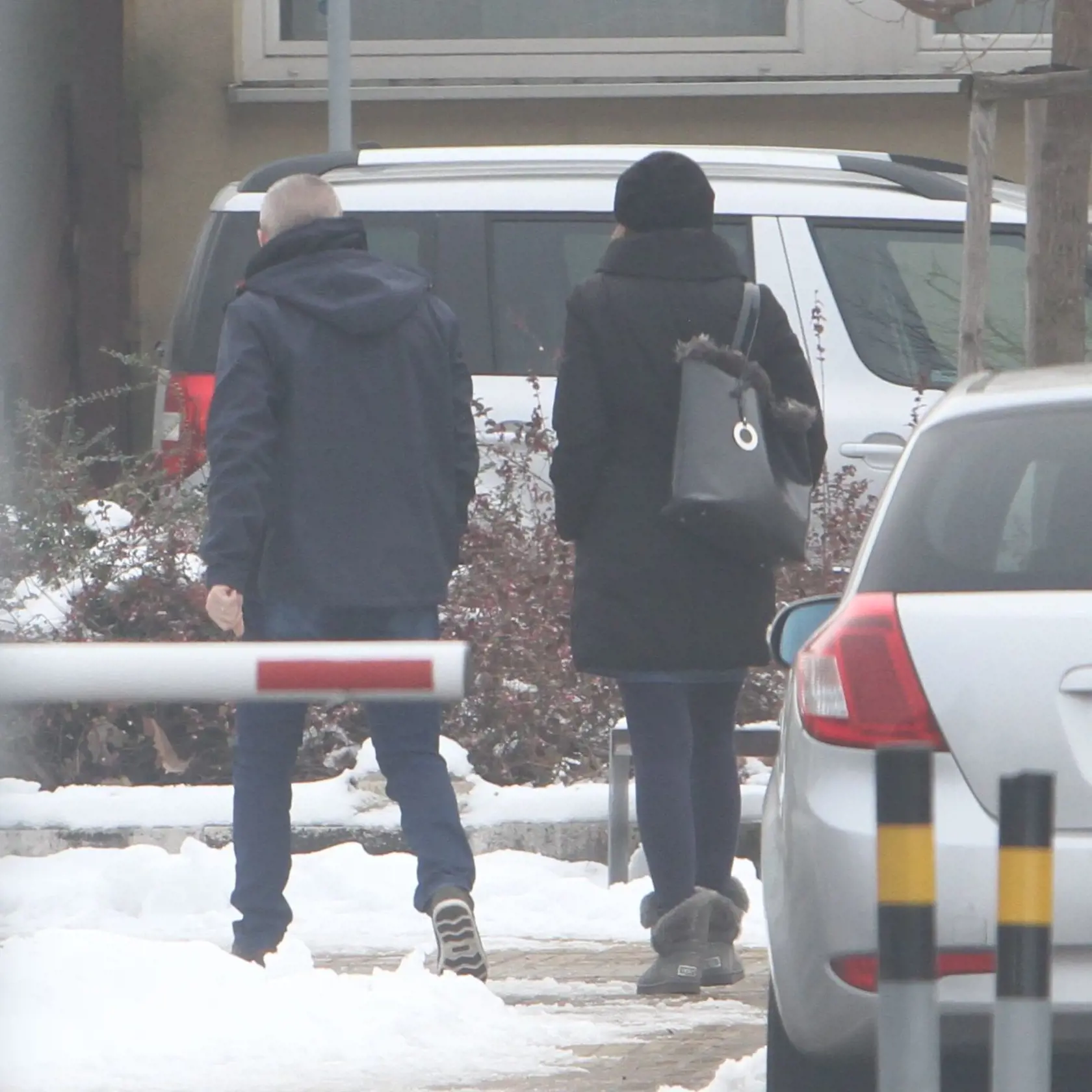 12.17h 30. 1. 2019 Bratislava Ružinov: Spoločne sa vybrali na polikliniku.