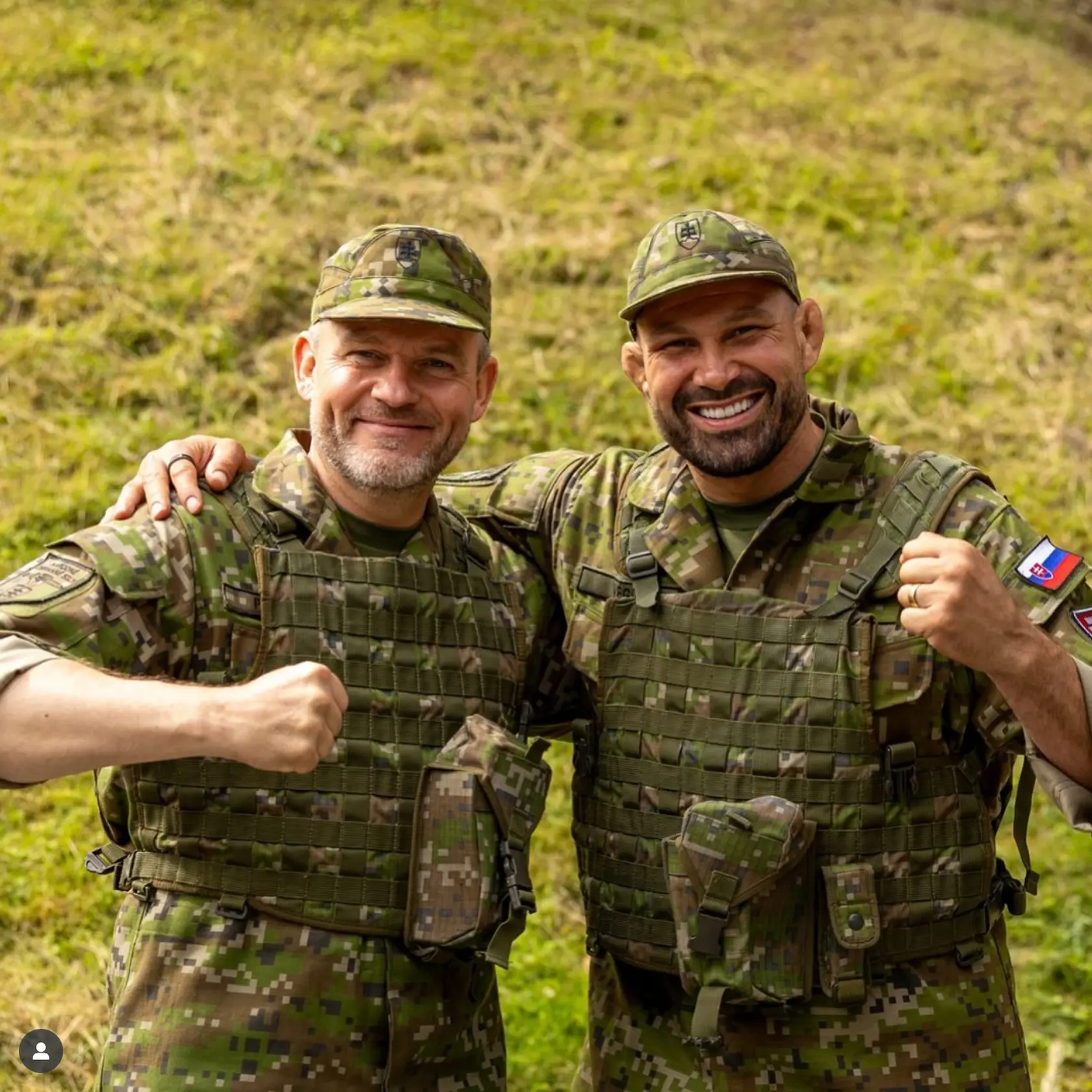Bojovník MMA Attila Végh počas vojenského výcviku s prezidentom SR Petrom Pellegrinim.