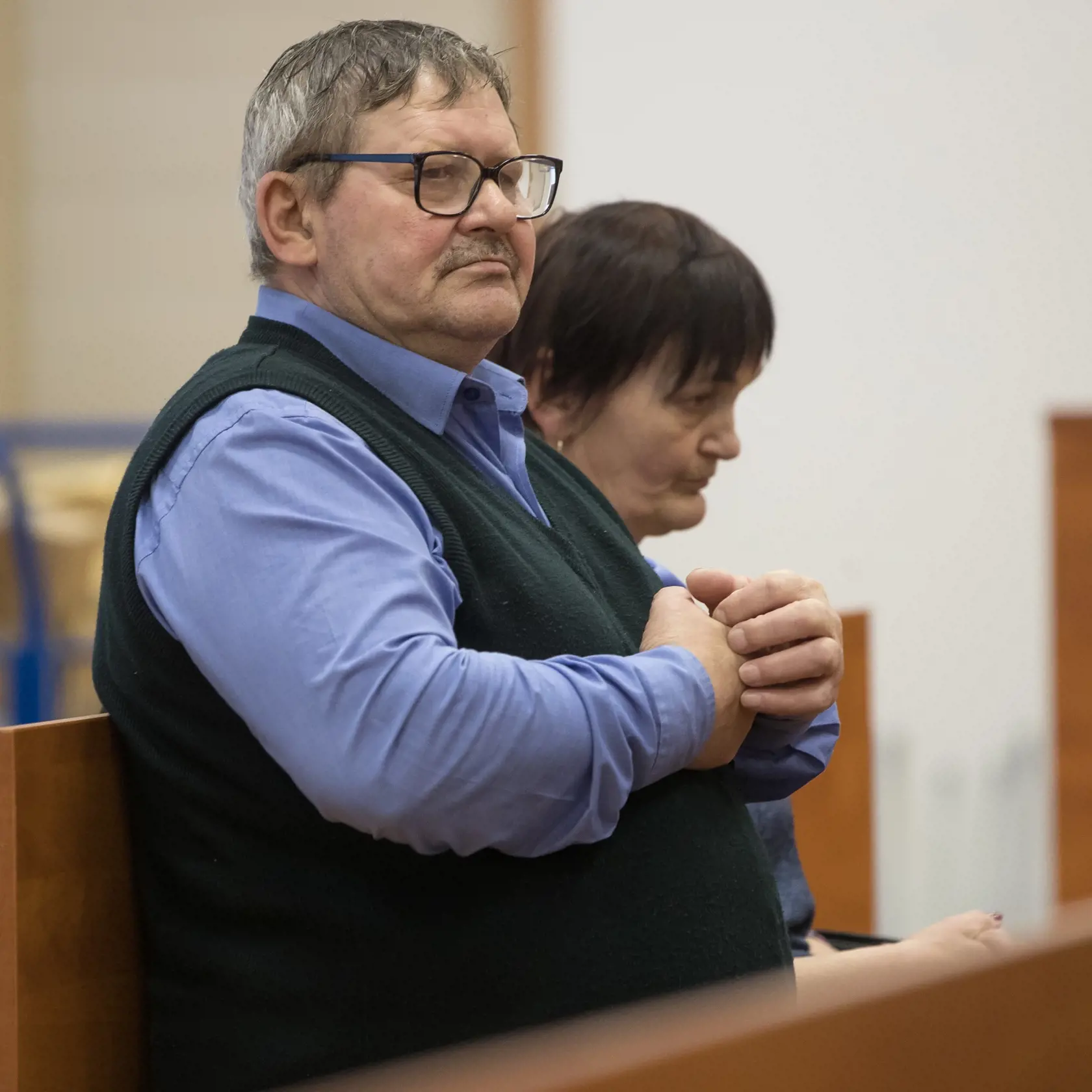Ôsme pojednávanie na Špecializovanom trestnom súde v Pezinku vo veci vraždy investigatívneho novinára Jána Kuciaka a jeho snúbenice Martiny Kušnírovej. Na snímke je Jozef Kuciak a Jana Kuciaková.