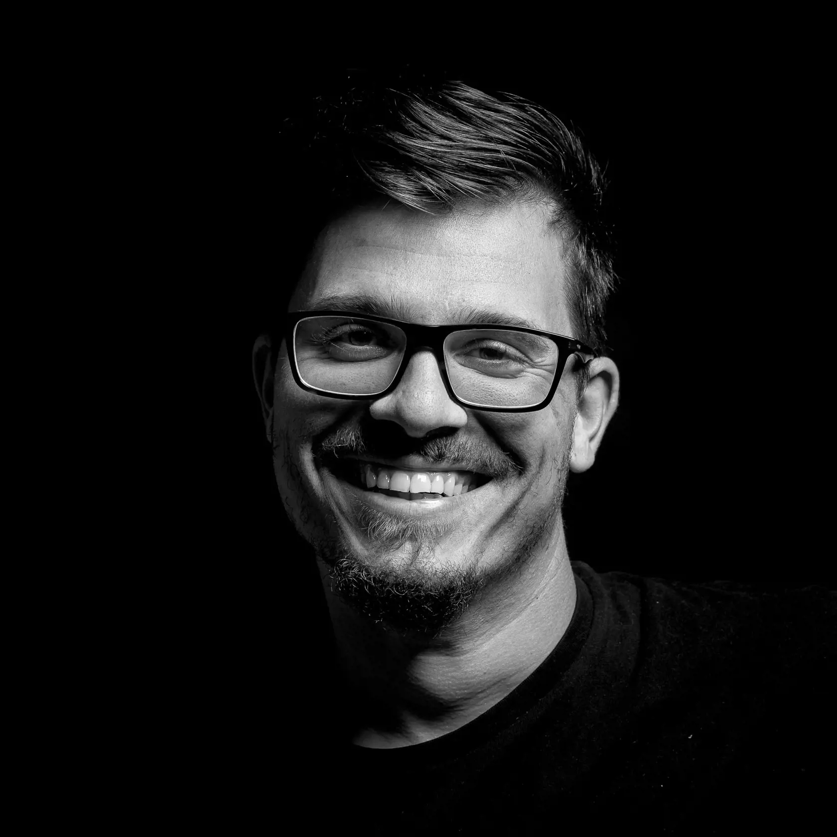 "Viem o niekoľkých sexuálnych asistentkách, ktoré a pomocou rôznych techník a tantra masážam vedome pracujú so sexuálnou energiou.
Podobný zážitok by som prial aj každému zdravému človeku, nedá sa to prirovnať k „normálnej“ sexuálnej skúsenosti."