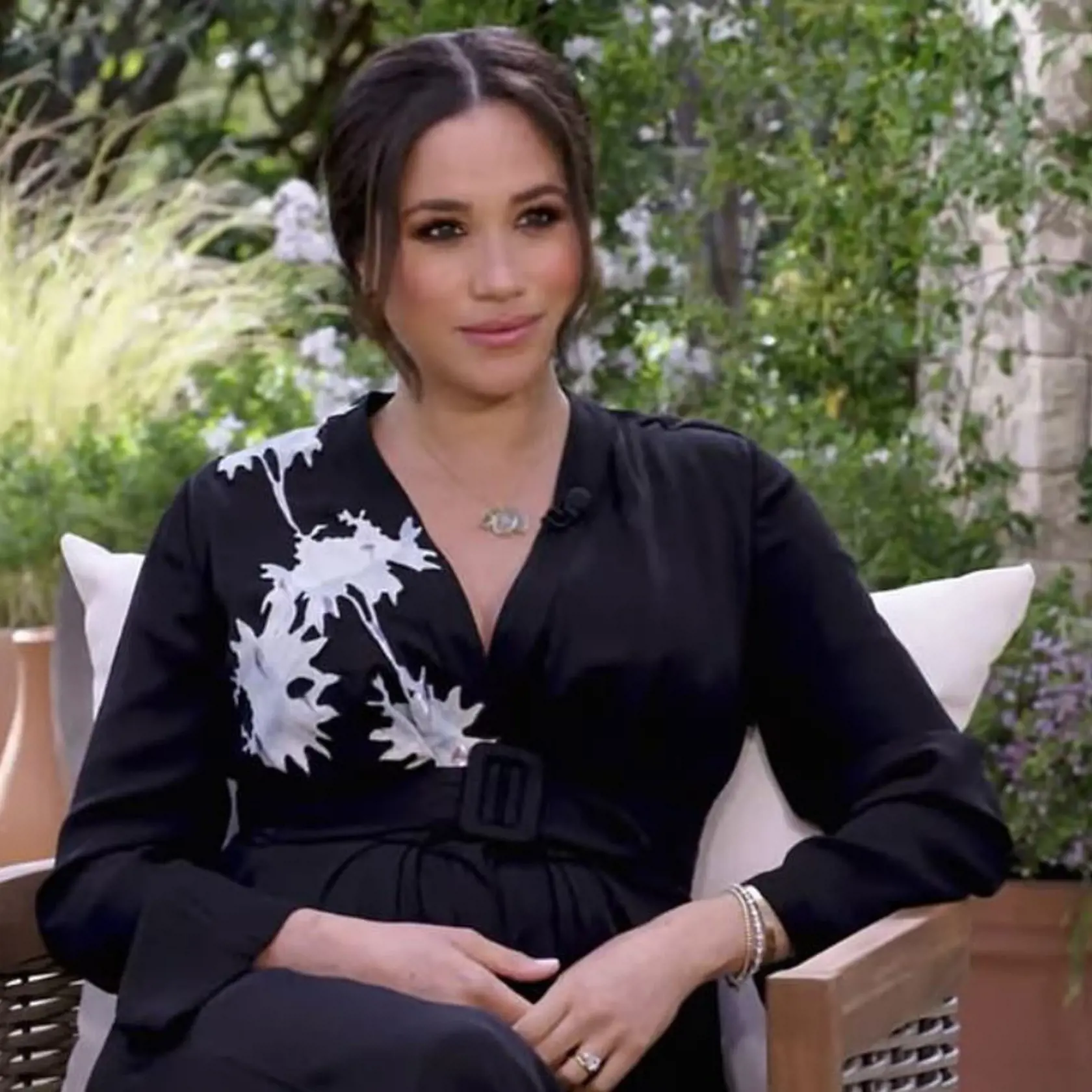 Meghan Markle v upútavke mlčí.