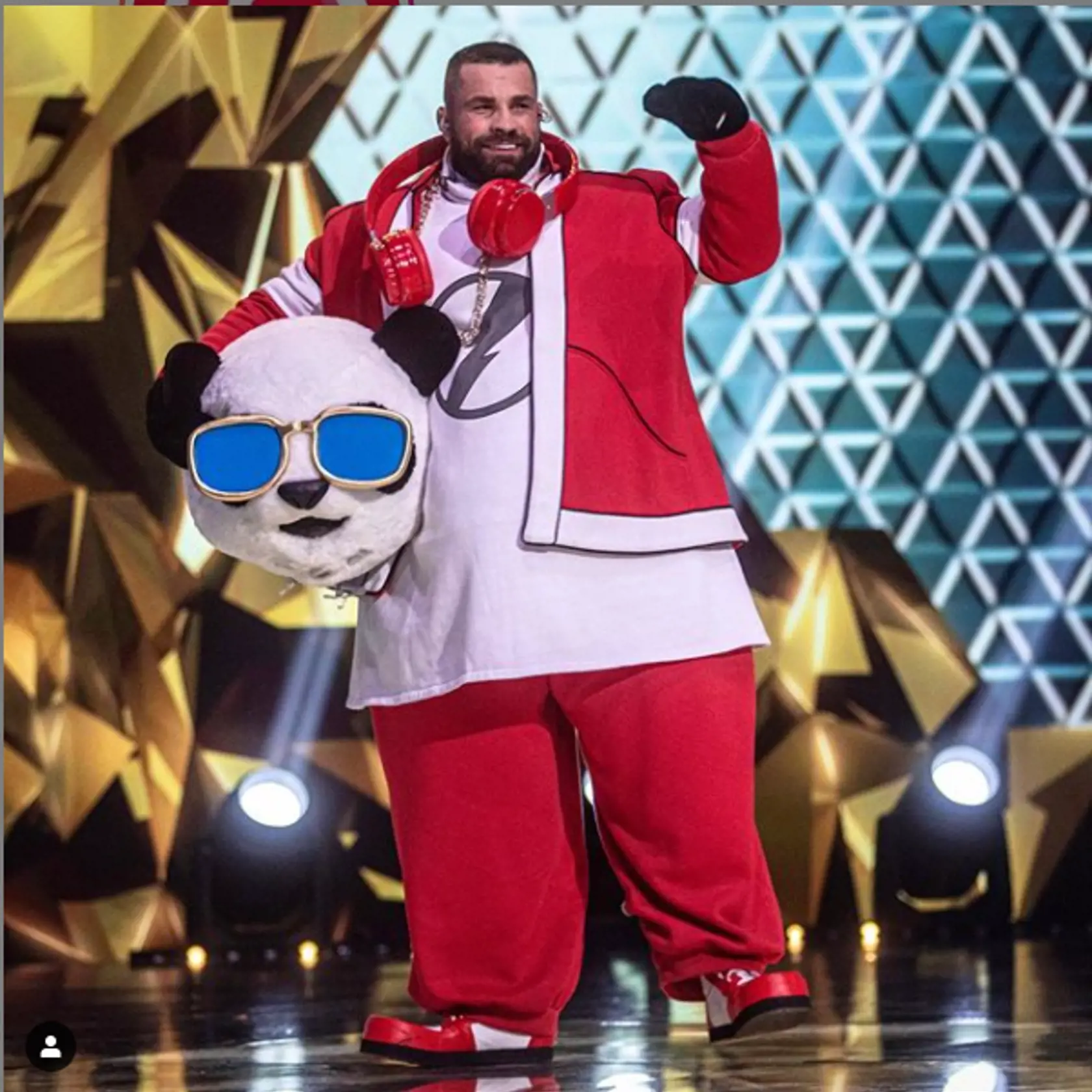 V maske Pandy sa skrýval MMA bojovník Karlos Vémola.