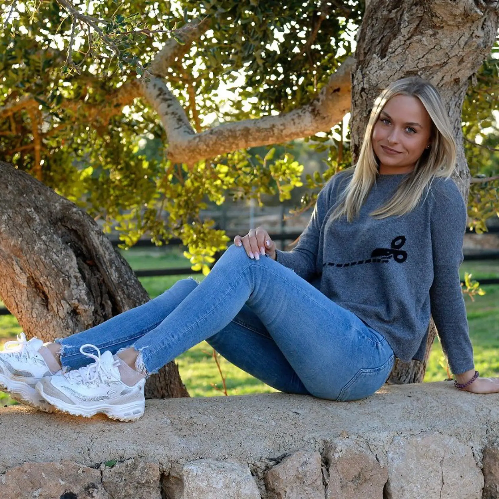 20-ročnú Vivien Geiss, ktorá svoje Geissovské gény nezaprie, sleduje na instagrame vyše 10-tisíc fanúšikov. Na rozdiel od nemeckých milionárov však žije viac v ústraní, miluje kone a podľa jej zverejnených fotografií aj leňošenie na pláži.