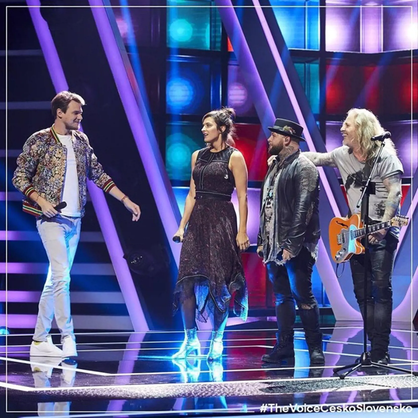 Jana kirschner v súťaži The Voice Česko Slovensko oslávila štyridsiatku a začala novú etapu svojej kariéry. Diváci  jej správanie pred kamerou odsudzujú.