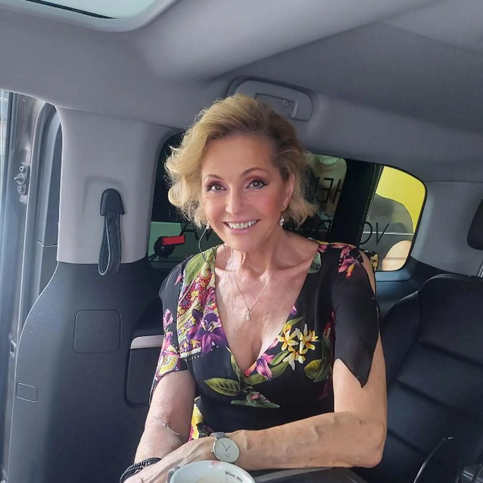 Ani sa nechce veriť, že Helena Vondráčková zajtra oslávi už 75. narodeniny. Stále má figúru, ktorú je môžu závidieť aj o niekoľko desiatok rokov mladšie ženy.