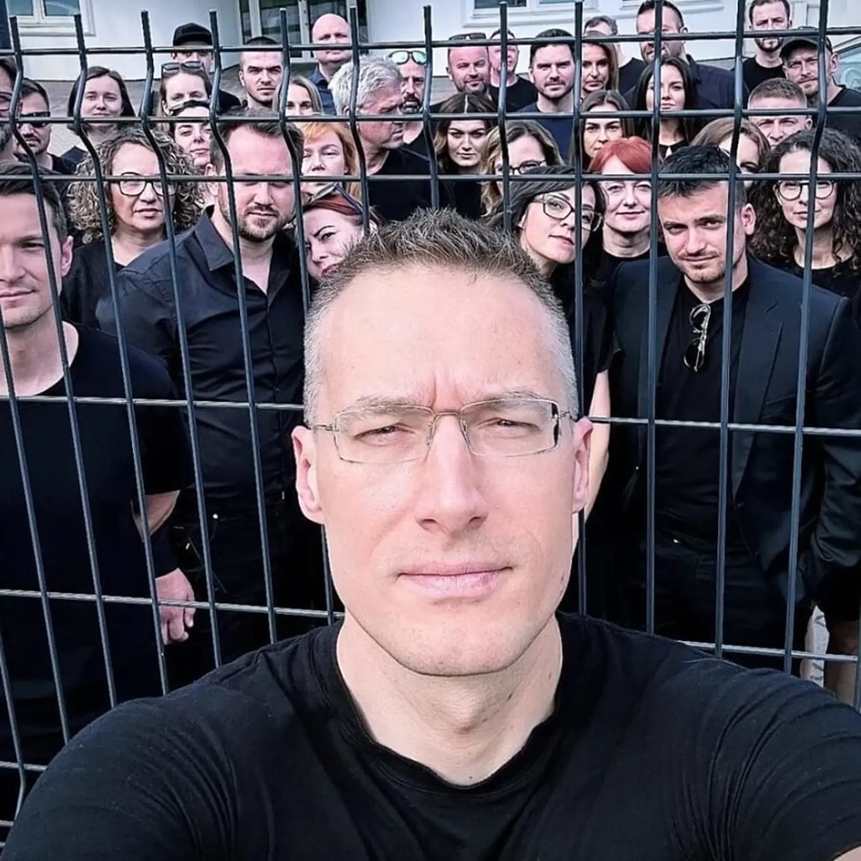 Búria sa. Zamestnanci TV Markíza žiadajú, aby sa vrátil na obrazovky Michal Kovačič a jeho relácia. Televízia však prišla s iným, ráznejším riešením.