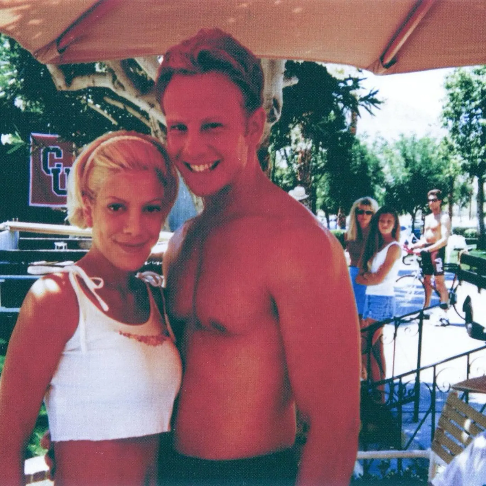 Ian Ziering a Tori Spelling patria stále k najlepším kamarátom.
