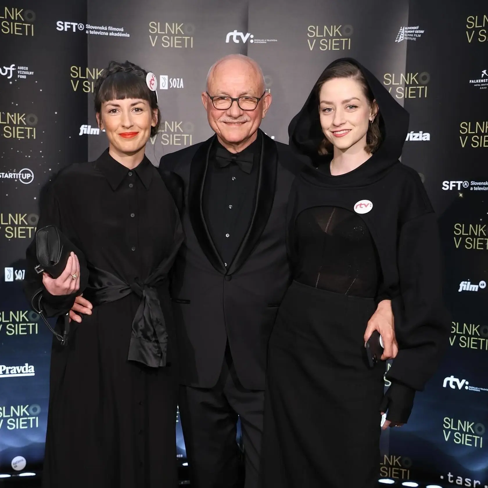 S dcérami Tamarou a Barbarou má blízky vzťah.