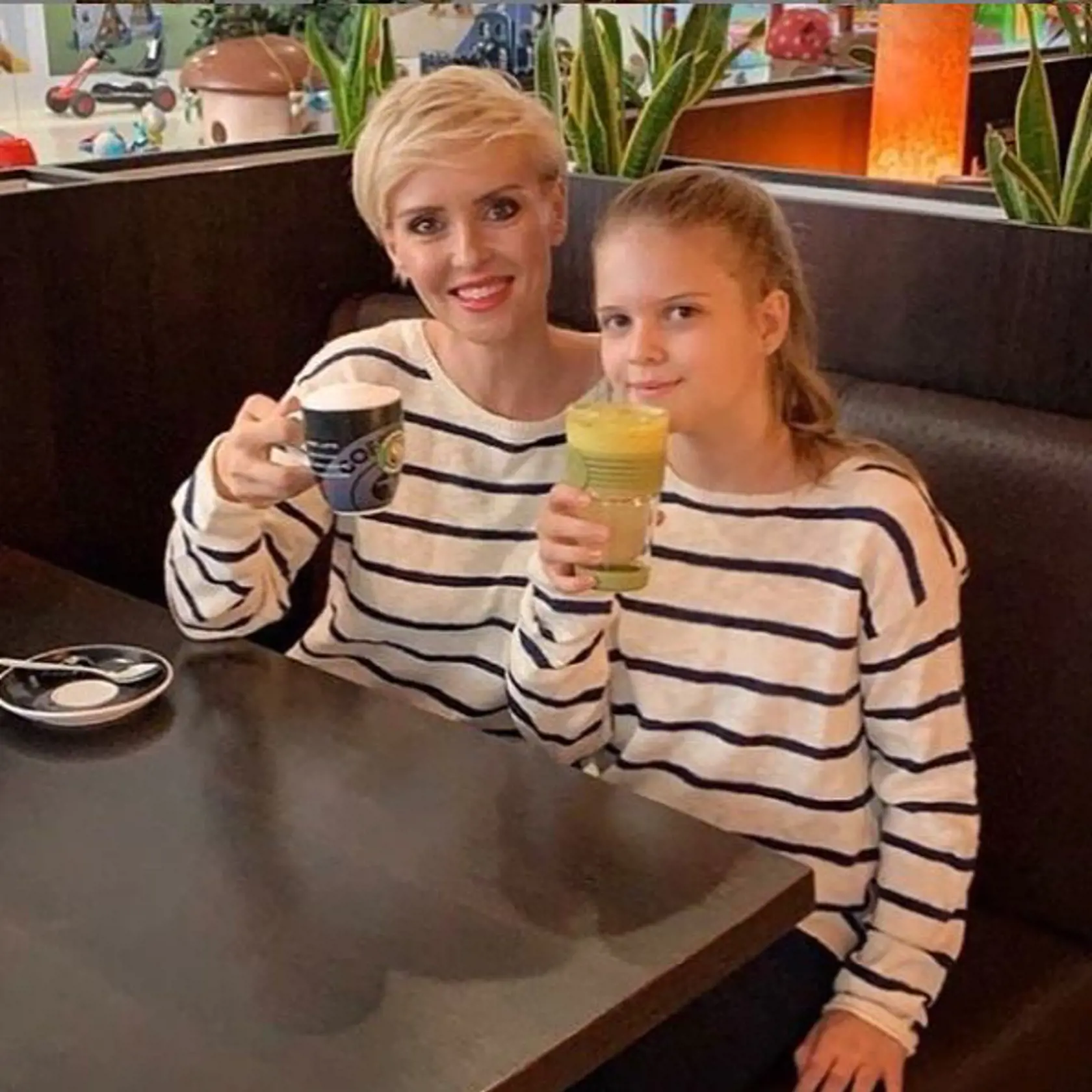 Kvetka ukázala dcéru.