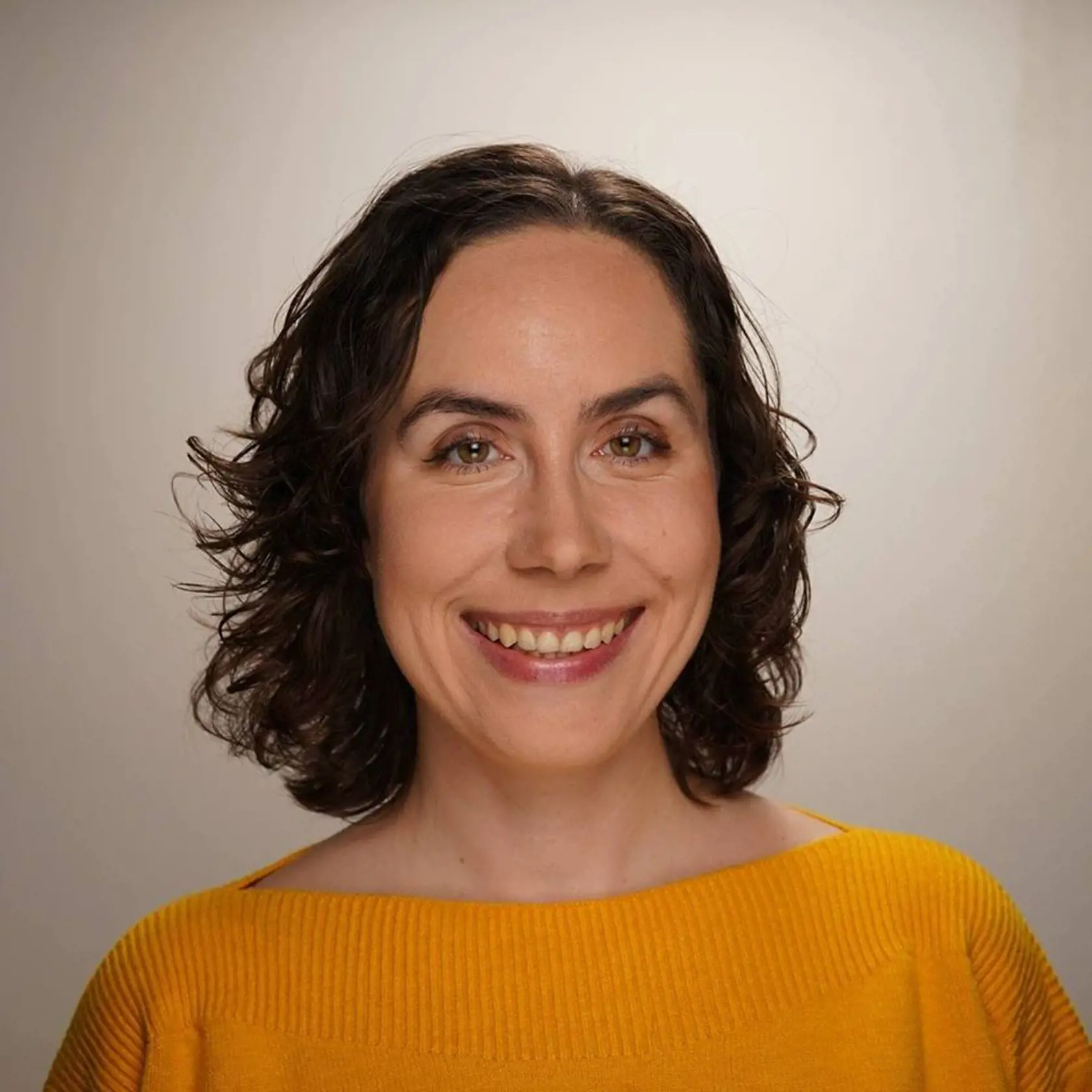 Lucia s manželom Csabom Molnárom má dcérku Boglárku.
