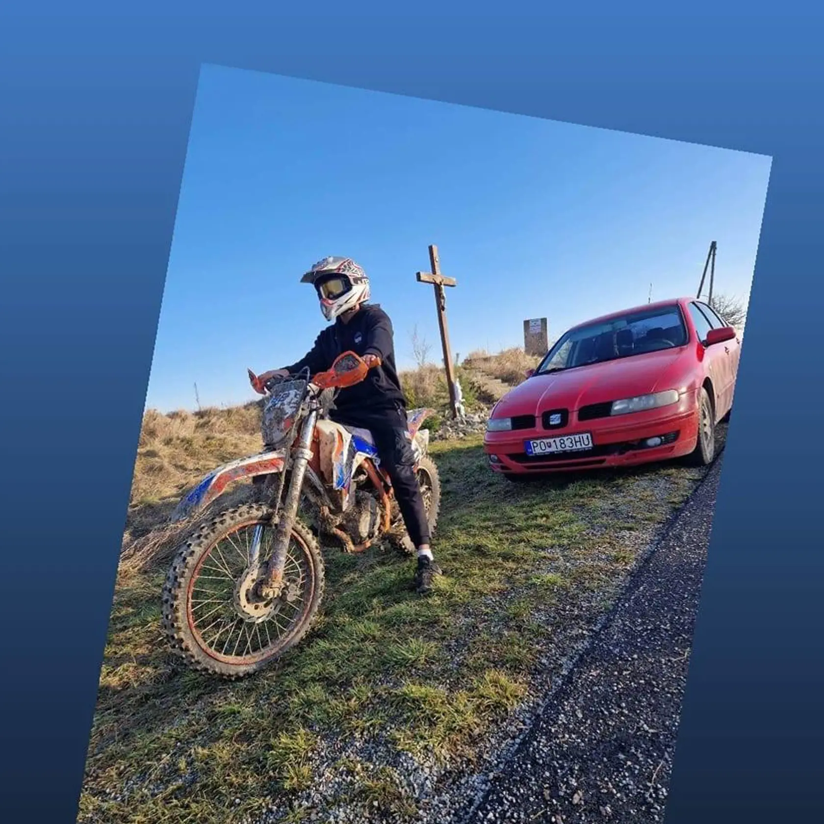 Nebohý Maroš (†18) sa rád vozil na aute aj motorke. K tejto fotke napísal: Moje lásky.