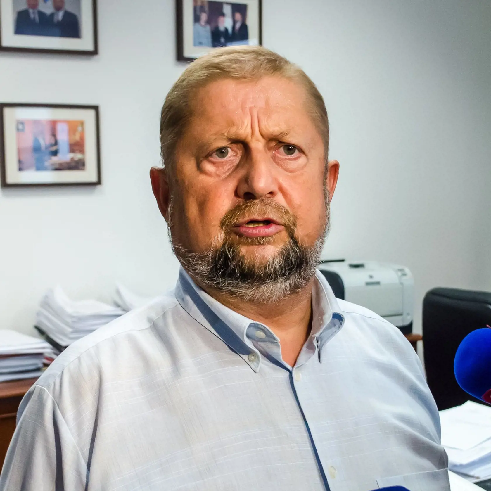 Štefan Harabin (61) nezávislý kandidát - pôsobí ako štamgast 4. cenovej Plusy: napriek bývalým funkciám pôsobí ako kandidát z ľudu, vie ľudí presvedčiť jednoduchými heslami, má dobré právne vzdelanie. Mínusy: demokraciu si vysvetľuje po svojom ,tára nezmysly o migrantoch.
