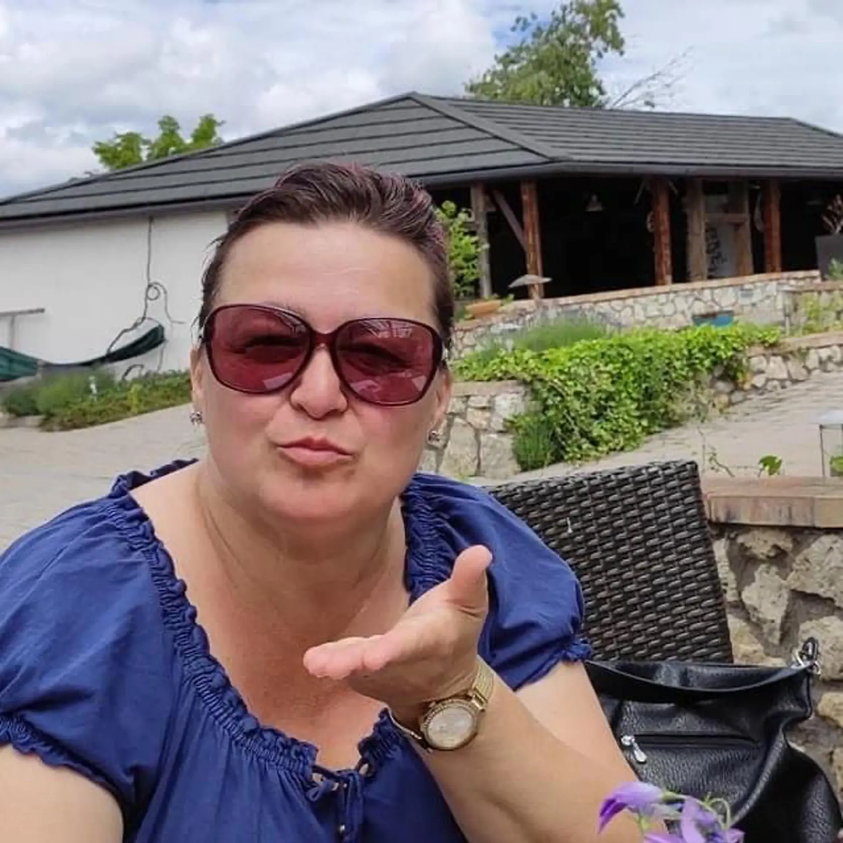 Riaditeľka DSS Ondava v Rakovci nad Laborcom (okres Michalovce) Marianna Ščerbáková smúti za opatrovateľkou Lenkou, ktorá zomrel pre nákazu covidom.