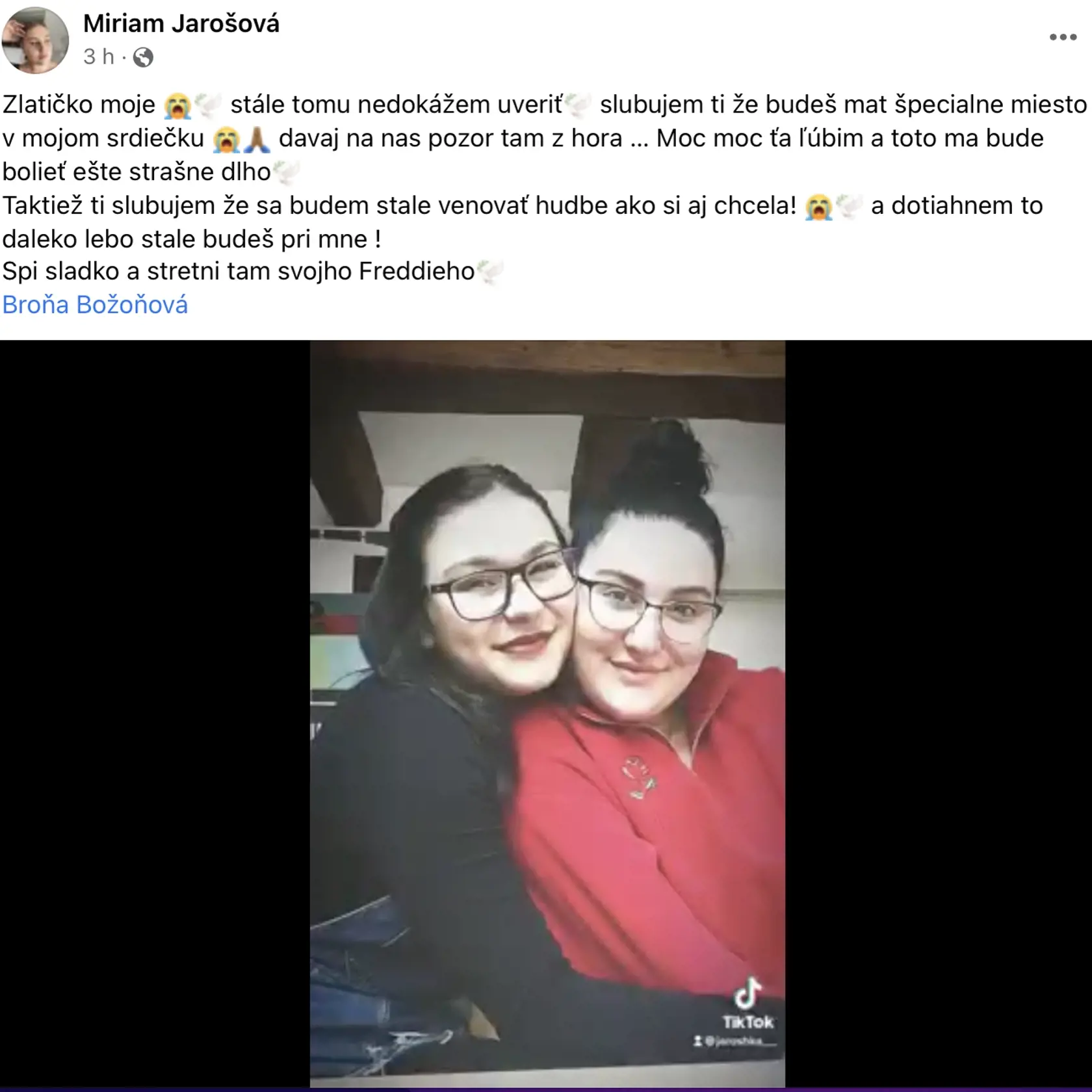 Broňa (†21) zomrela vinou opitého vodiča. Ten vpálil do dievčiny v čase, keď stála s ostatnými cestujúcimi v nedeľu večer na zastávke MHD na Zochovej ulici v Bratislave. Mierila na internát. Jej kamarátka Miriam zverejnila dojímavé video na sociálnej sieti.