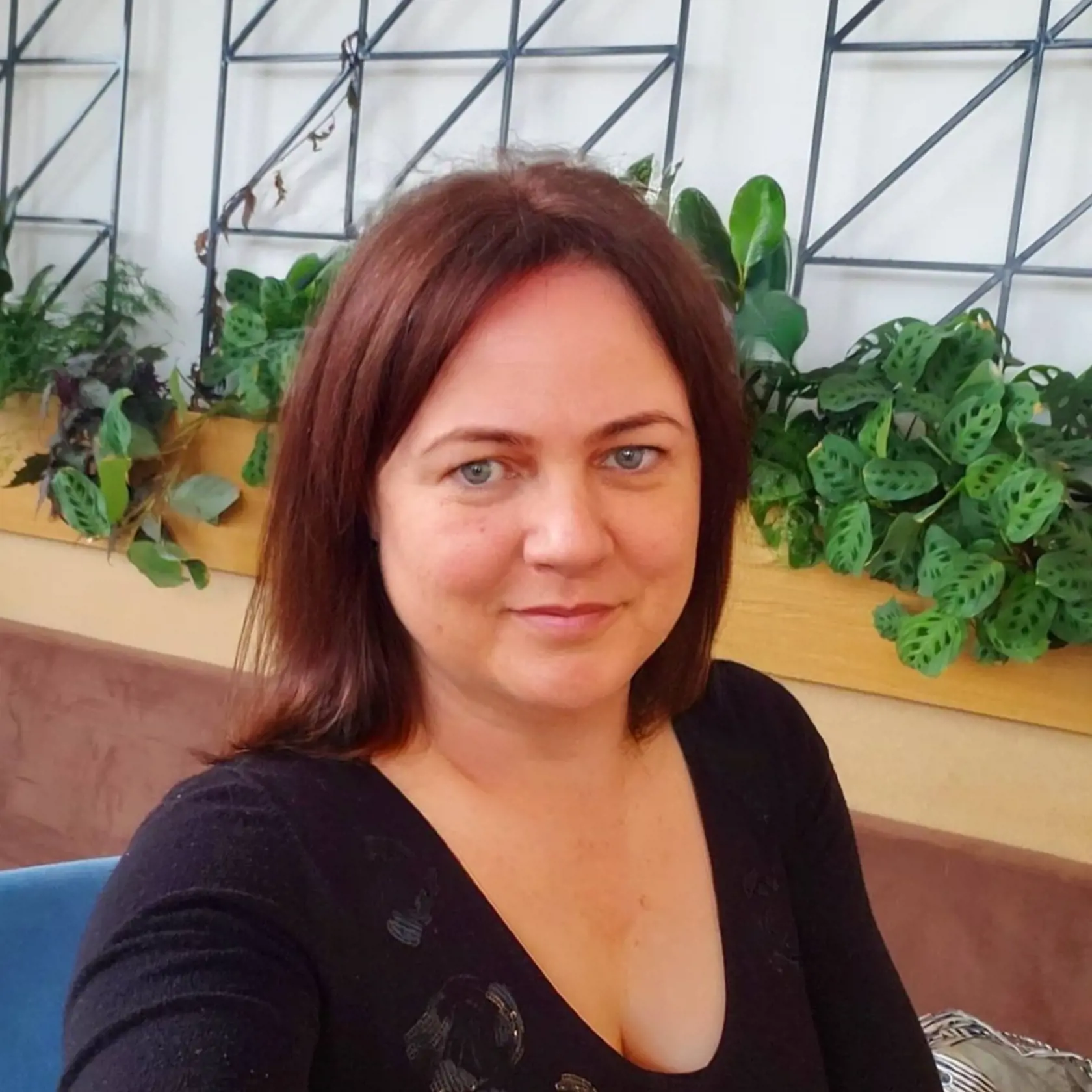 Adriana je prirodzene pekná žena.