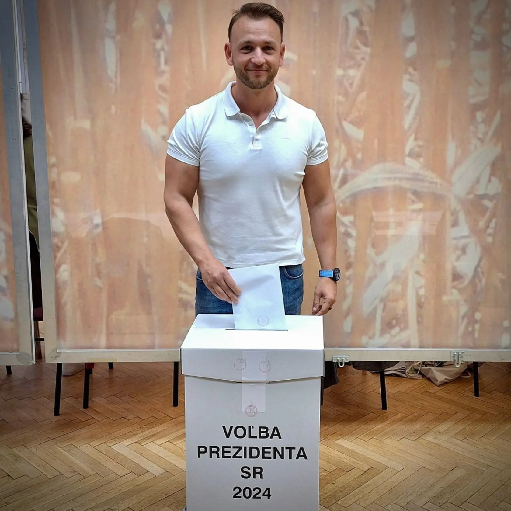 Slovenskí politici a ich rodinní príslušníci počas volebného dňa.