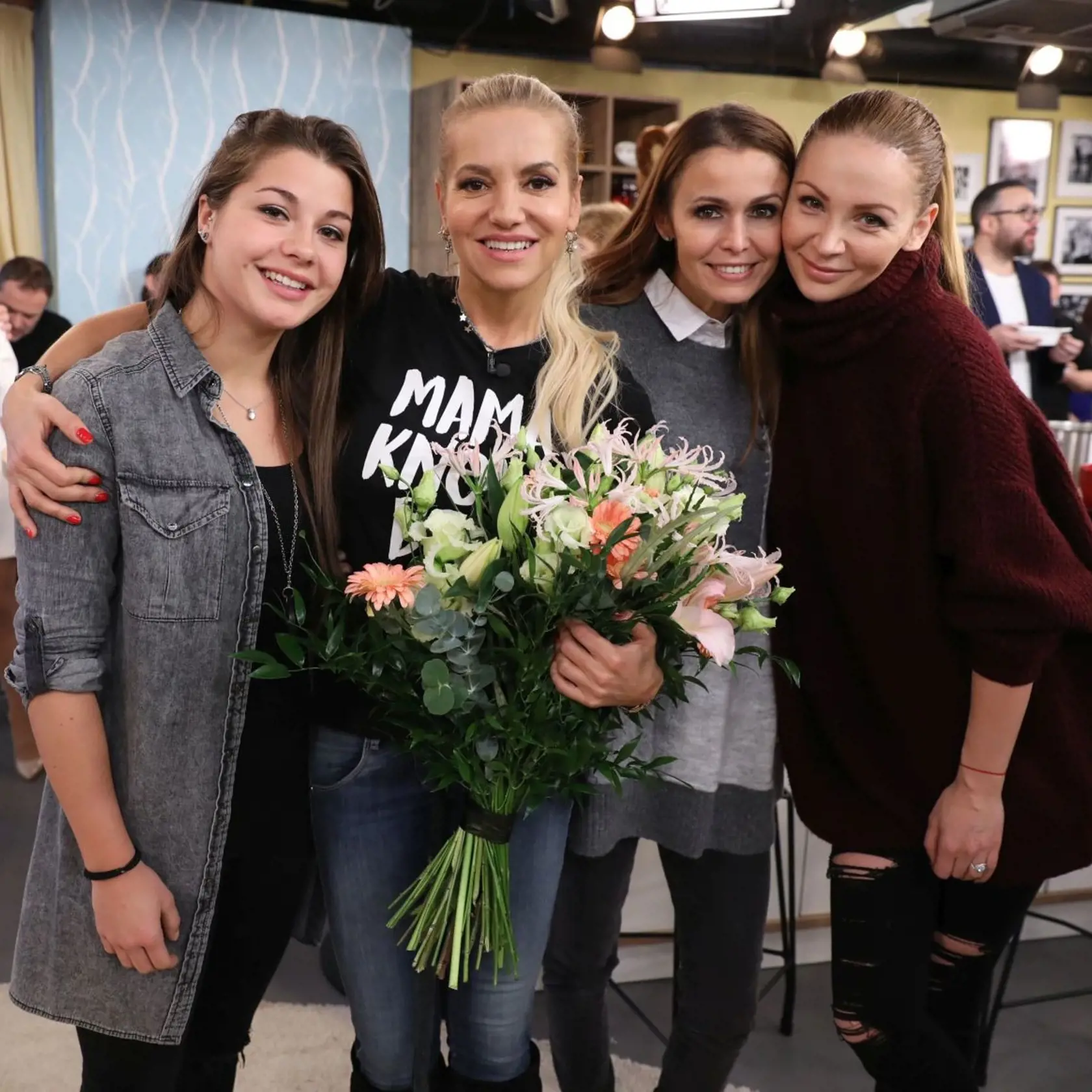 Sexi Rolins včera oslávila 45 rokov. Do štúdia prišli jej kamarátky, ktoré jej spravili veľkú radosť.