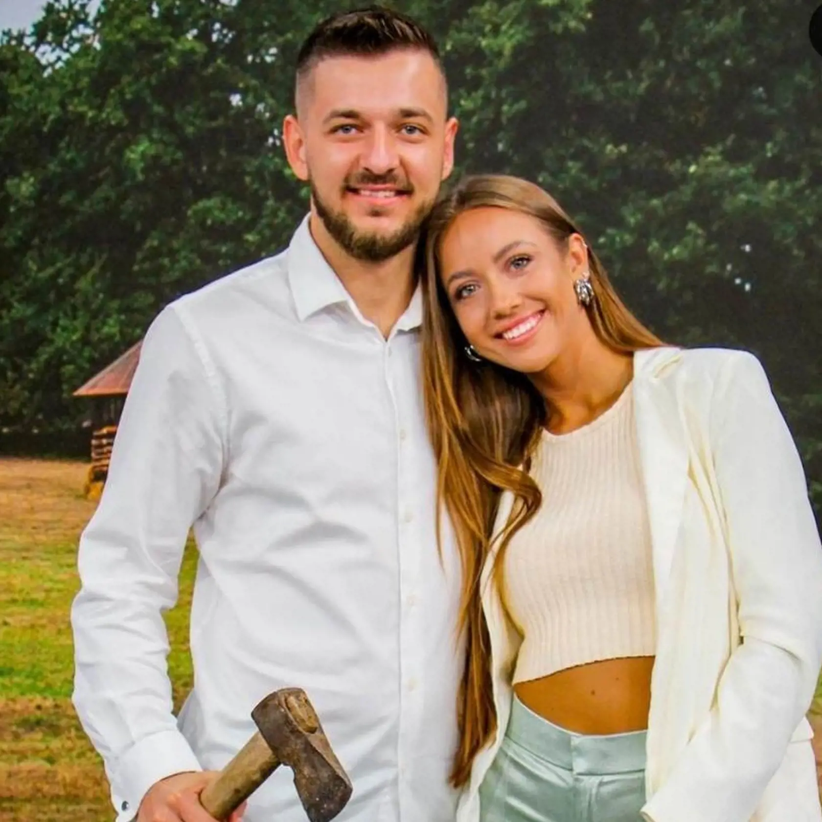 Zamilovaná dvojica sa ešte začiatkom minulého leta presťahovala do Bratislavy. Po čase však na ich sociálnych sieťach prestali pribúdať spoločné fotografie.
