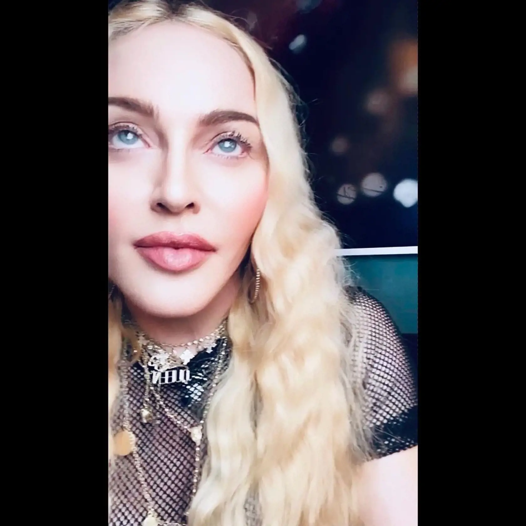 S vekom jej stúpa aj odvaha? Speváčka Madonna už o pár dní, 16. augusta, oslávi svoje 63. narodeniny.