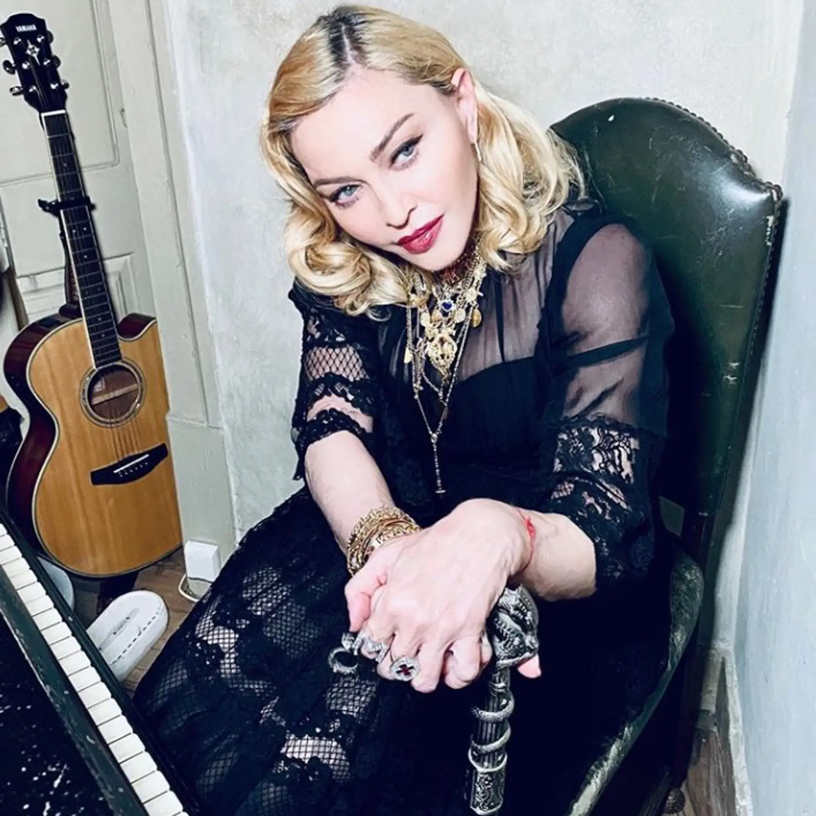 Madonna má dom aj v Lisabone, kde trávi čas pandémie. Ukázala obývačku, kuchyňu, spálňu aj svoju záhradu.