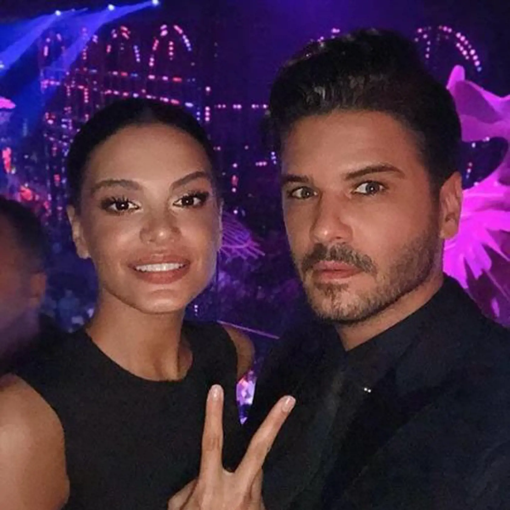 Kemal z Nekonečnej lásky a Yigit zo seriálu Nikdy ťa neopustím majú doma tehotné manželky.