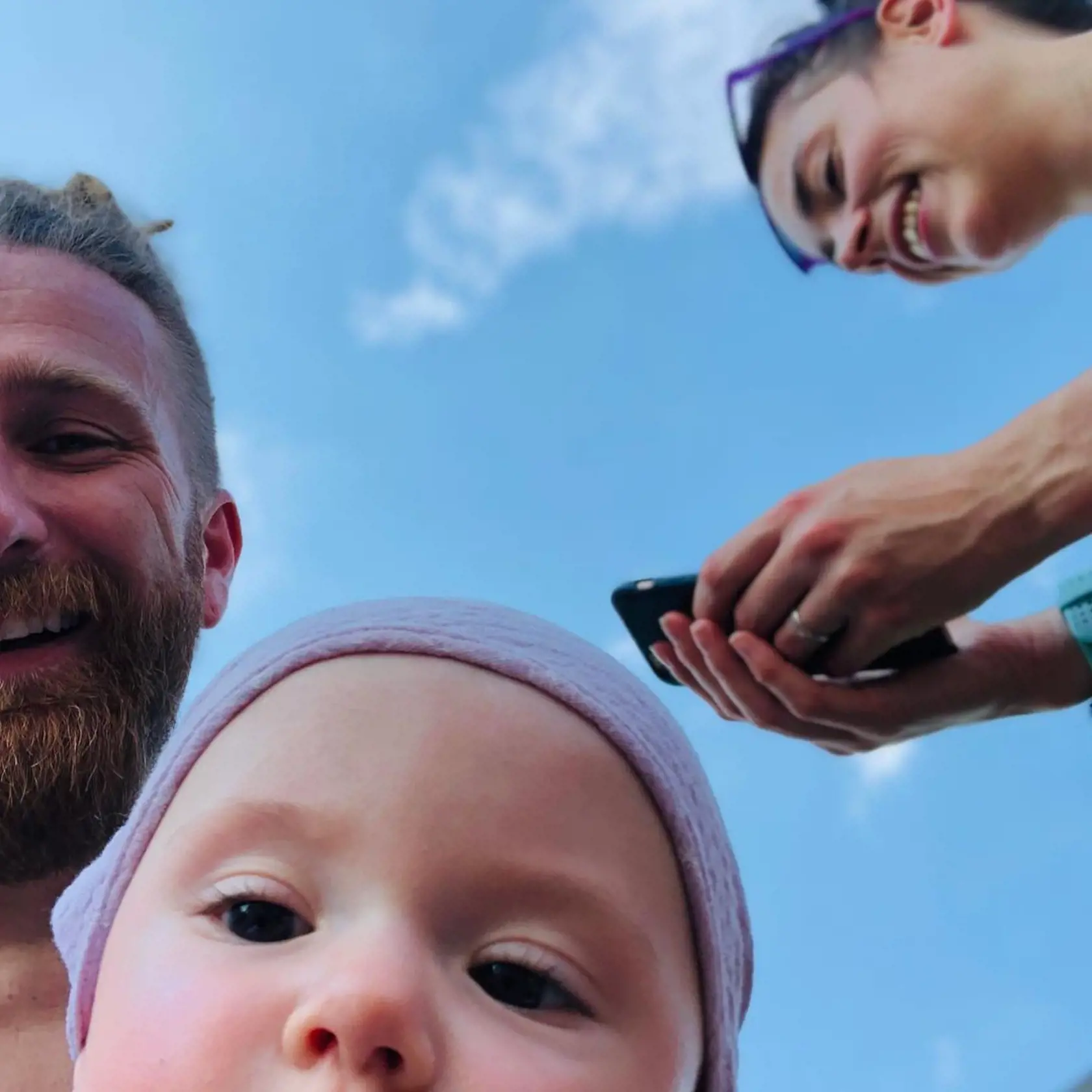 Gabika a Martin Mihalčinovci s Emkou, keď bola ešte bábo.