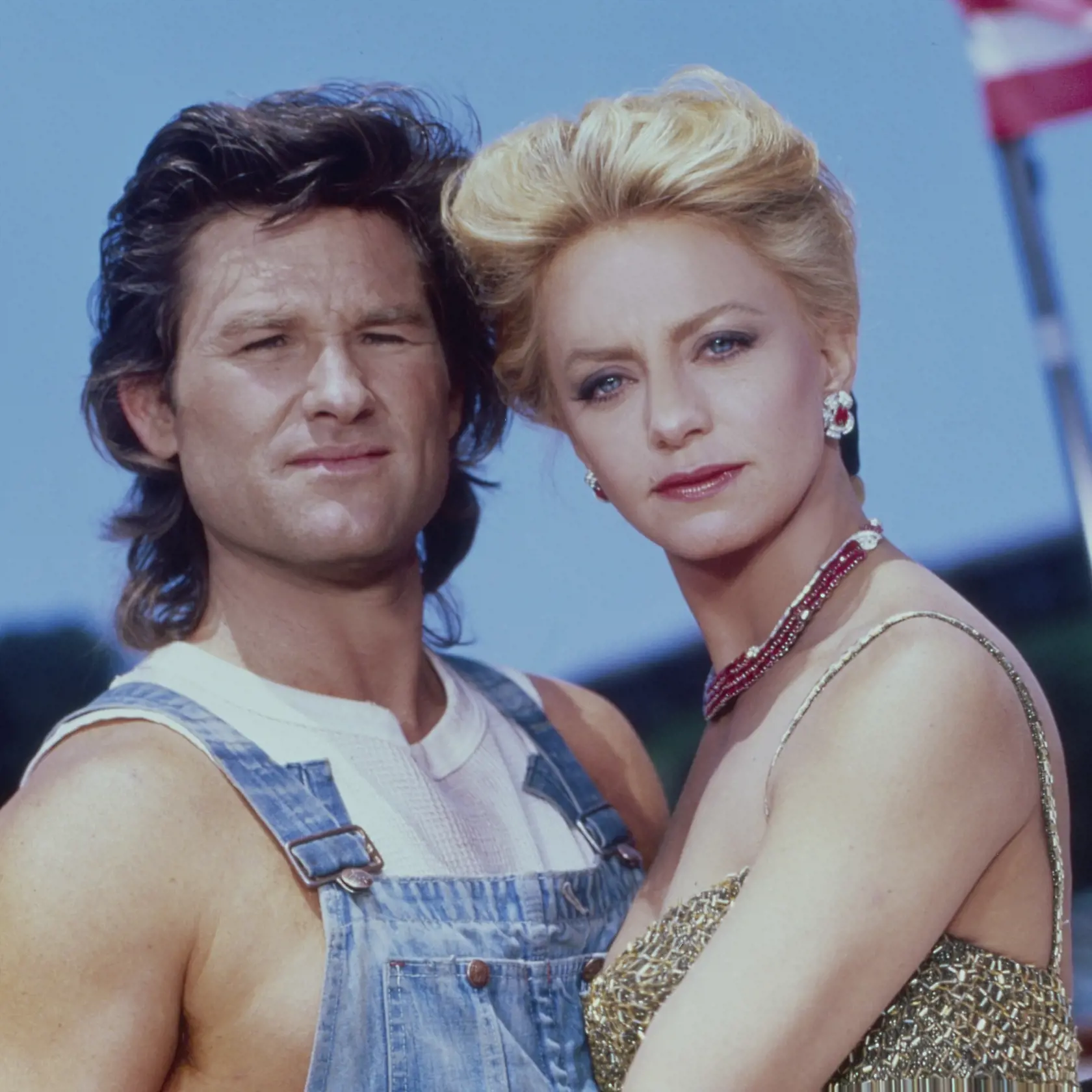 LOS ANGELES - OCTOBER 1987:  While shooting the movie Overboard, actors Goldie Hawn and Kurt Russell pose for a portrait in October 1987 in Fort Bragg, California. (Photo by Aaron Rapoport/Corbis/Getty Images)