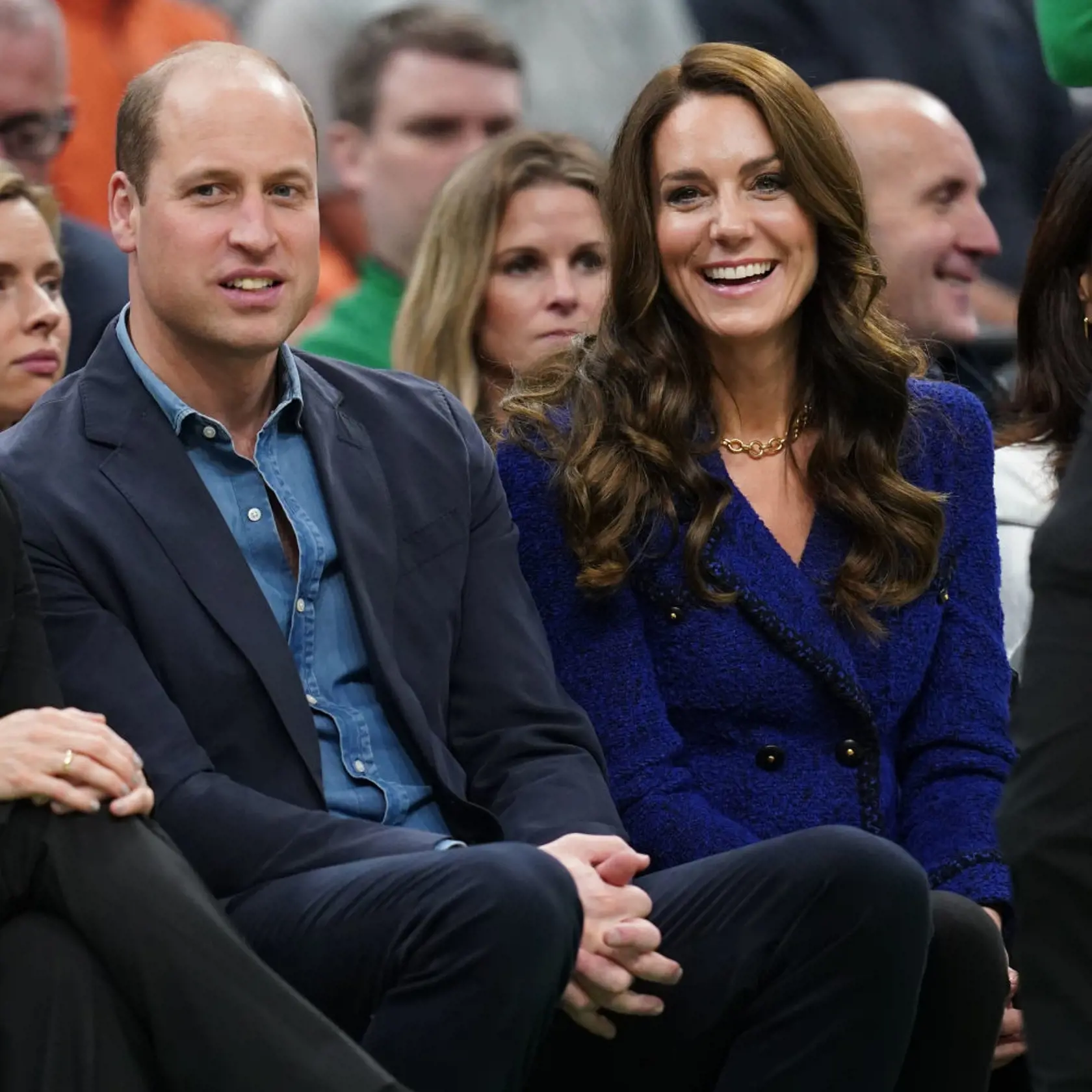 Princ William a princezná Kate sa na zápase NBA dobre bavili.