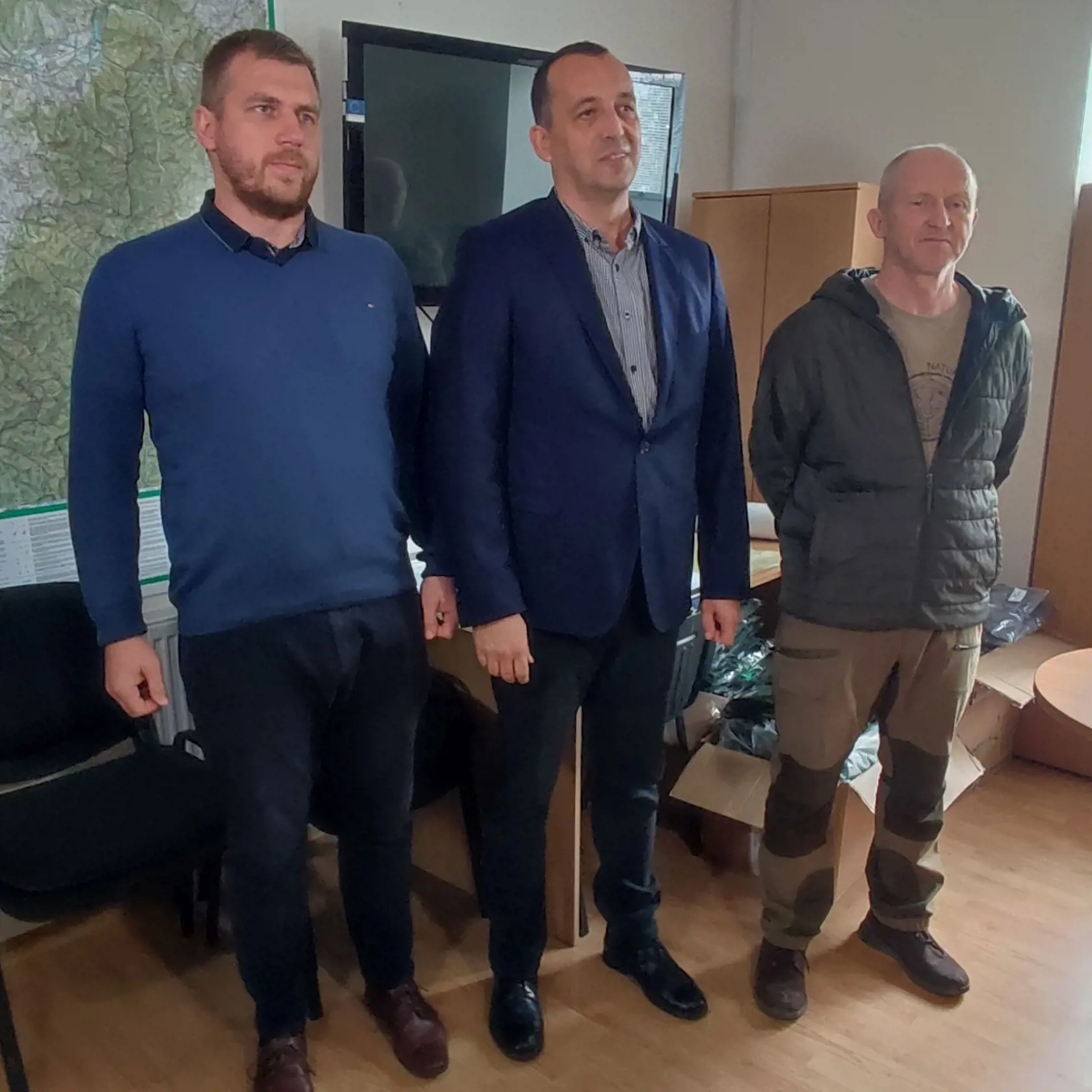 Vedením Správy Národného parku (NP) Veľká Fatra je dočasne poverený Roman Fajth. Túto pozíciu bude zastávať až do riadneho výberového konania. V piatok to médiám oznámil štátny tajomník Ministerstva životného prostredia SR Filip Kuffa. Fajth strieda na poste Eduarda Apfela, ktorý bol v tejto funkcii od októbra 2022. Na snímke zľava štátny tajomník MŽP SR Filip Kuffa, dočasne poverený riaditeľ Správy NP Veľká Fatra Roman Fajth a bývalý riaditeľ Správy NP Veľká Fatra Eduard Apfel. V Martine 10. no