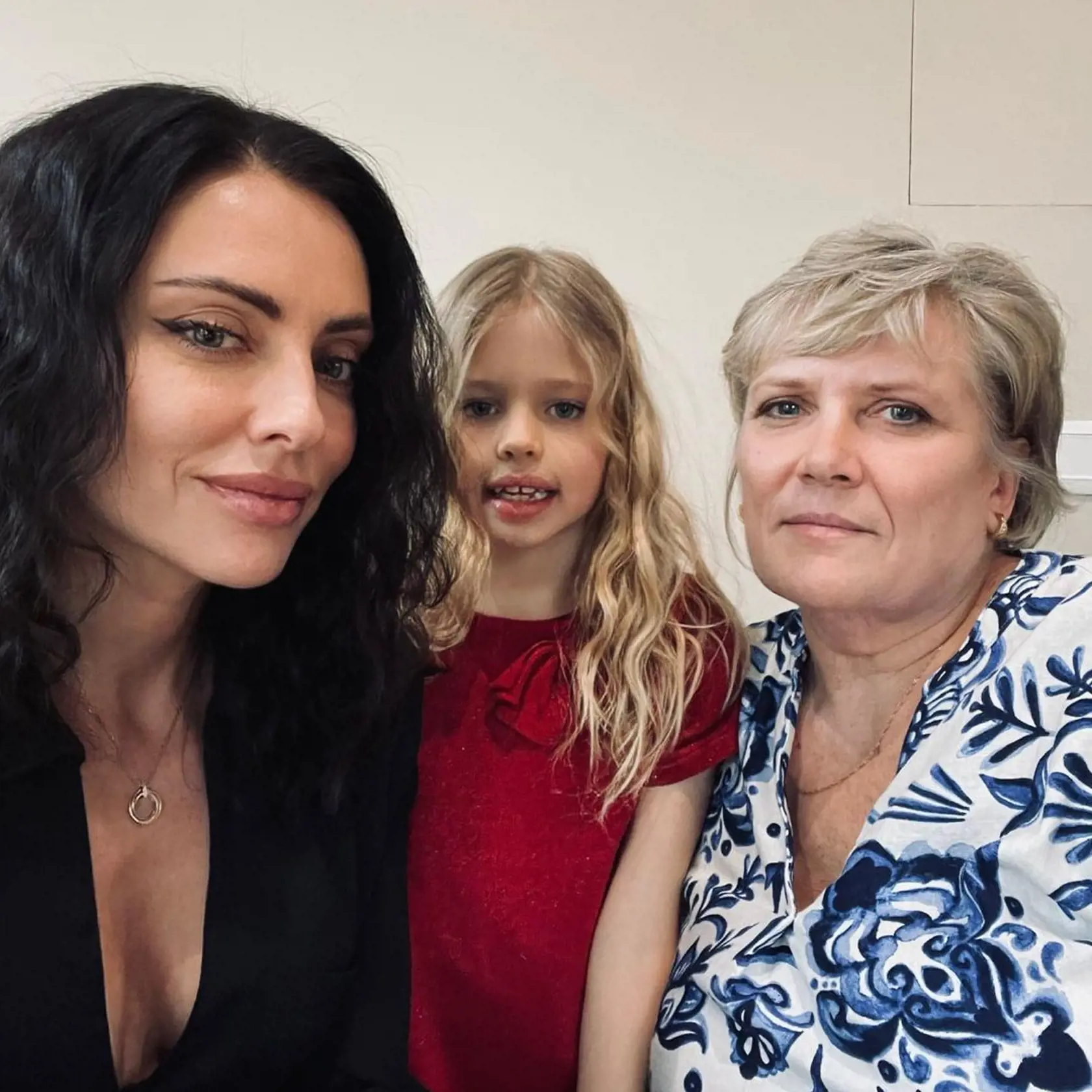 Šebestová na zábere s mamou a dcérou.