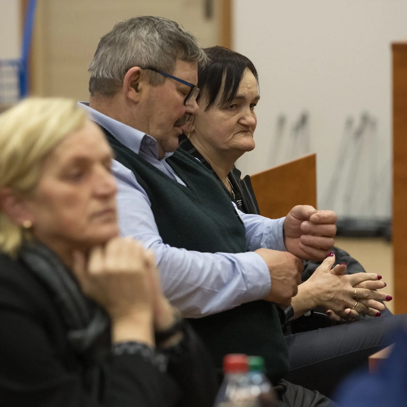 Šieste pojednávanie na Špecializovanom trestnom súde v Pezinku vo veci vraždy investigatívneho novinára Jána Kuciaka a jeho snúbenice Martiny Kušnírovej. Na snímke sú rodičia Jána Kuciaka, otec Jozef Kuciak a matka Jana Kuciaková.