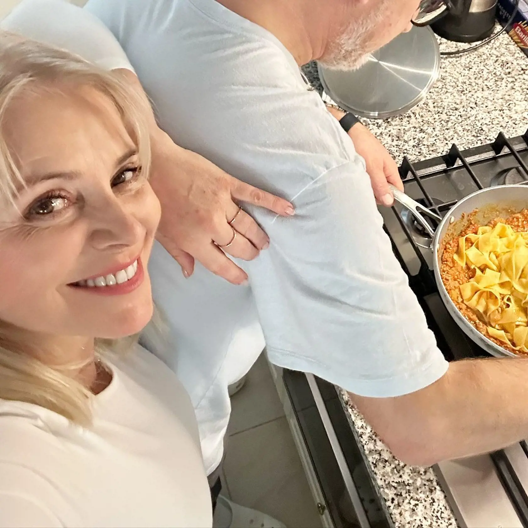Vačková pridala fotku s priateľom. Takto sa o ňu stará a pripravuje jej dobrotu.