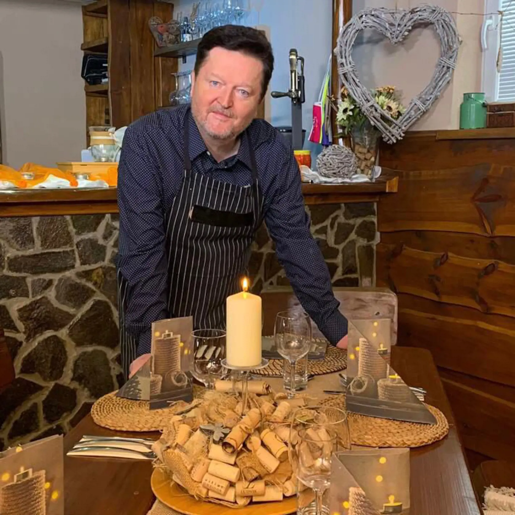 V Bez servítke varí partička z Mafstory. Peter Sklár sa v kuchyni vyznamenal. Jeho menu bolo na jednotku!