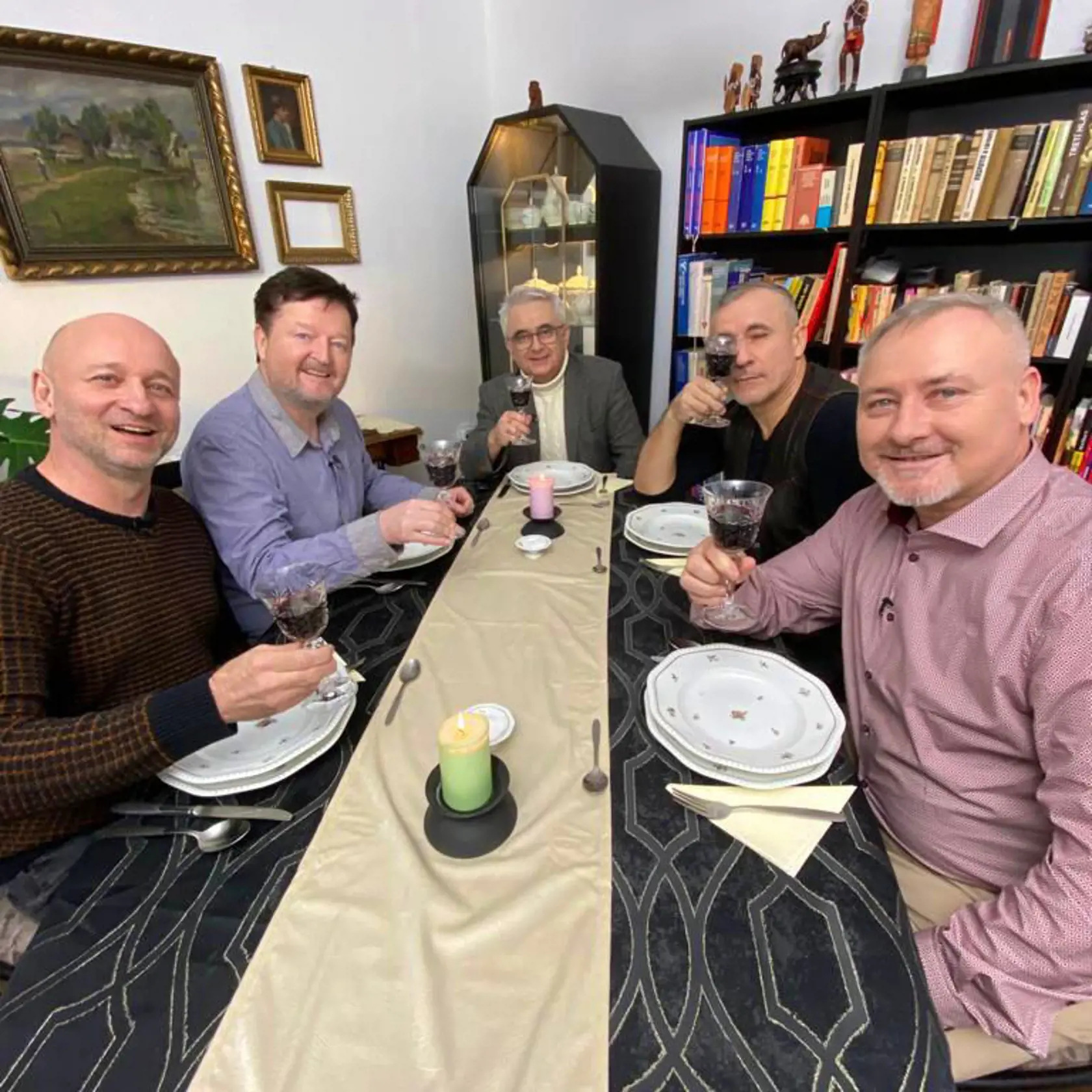 V Bez servítke varí partička z Mafstory.