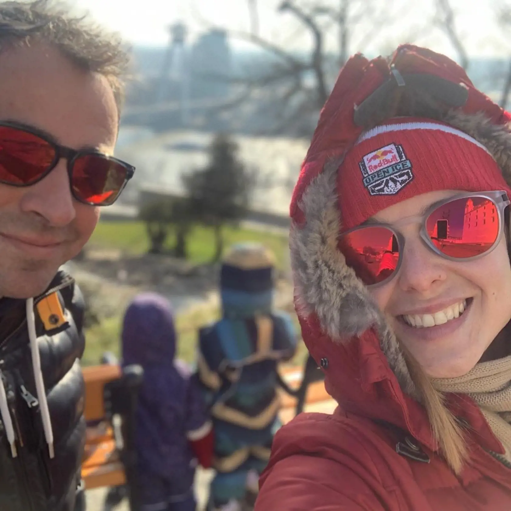 Nela Pocisková a Filip Tůma na prechádzke s deťmi. Spoločné chvíľky si veľmi užívajú.