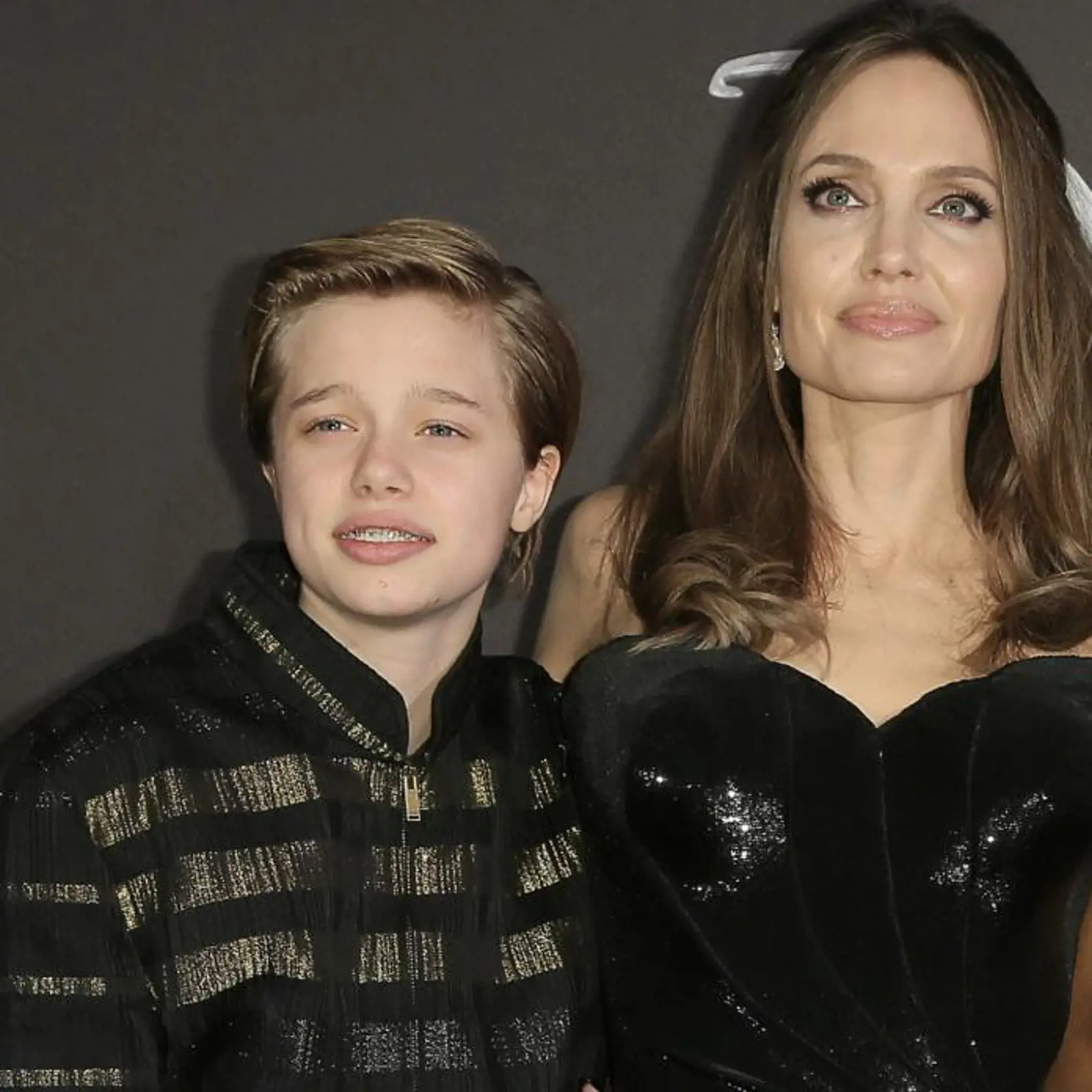 Angelina Jolieová je nešťastná, že dcéra sa chce presťahovať k Jennifer Anistonovej, ktorú považuje za veľkú rivalku.