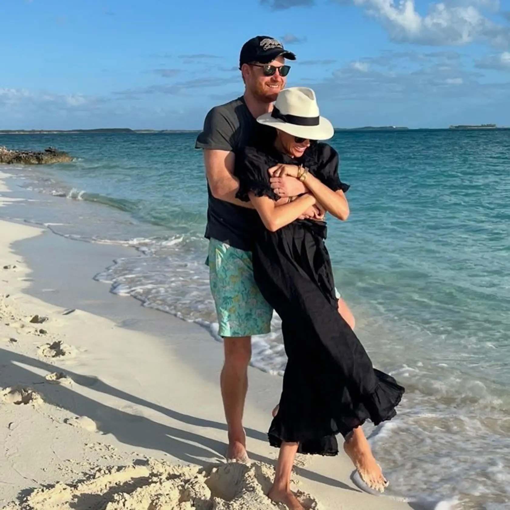 Všetko najlepšie k MDŽ! Oslavujeme silné ženy okolo nás a dievčatá so snami, ktoré sa stanú ženami s víziou - napísala Meghan k foto.