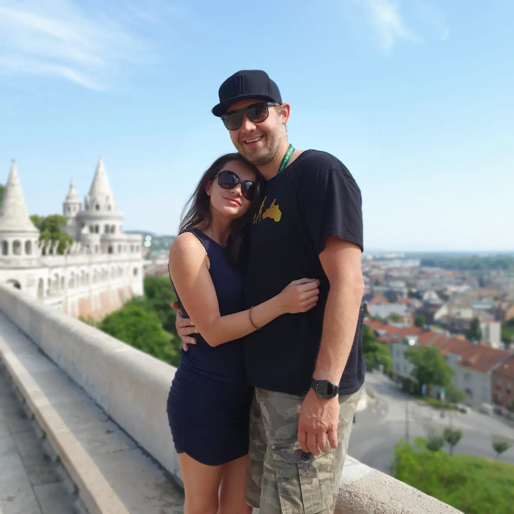 Ján a Romana sú spolu už bezmála päť rokov, plodom ich lásky je rozkošný 3-ročný syn Matej, ktorý slávnemu otcovi akoby z oka vypadol.