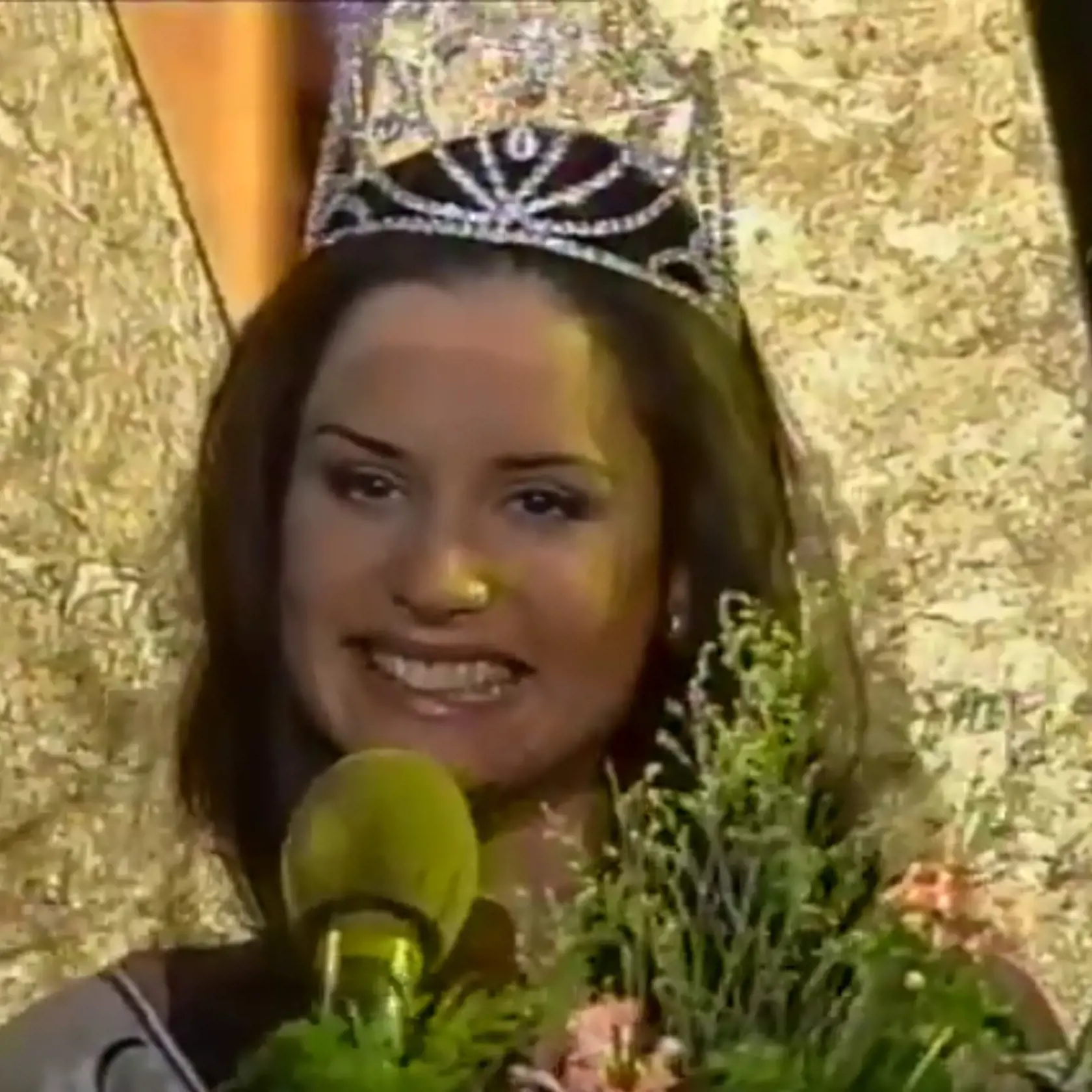 8. Terezie Dobrovolná (44) Miss ČR 1997: Kráska z reklamy na minerálku po víťazstve stretla miliardára Davida Berama (51), ktorý ju požiadal o ruku. Aj keď spolu vychovávajú 3 dcéry - Katarínu (12), Kristínu (5) a Rozáliu Annu (2), nezosobášili sa.