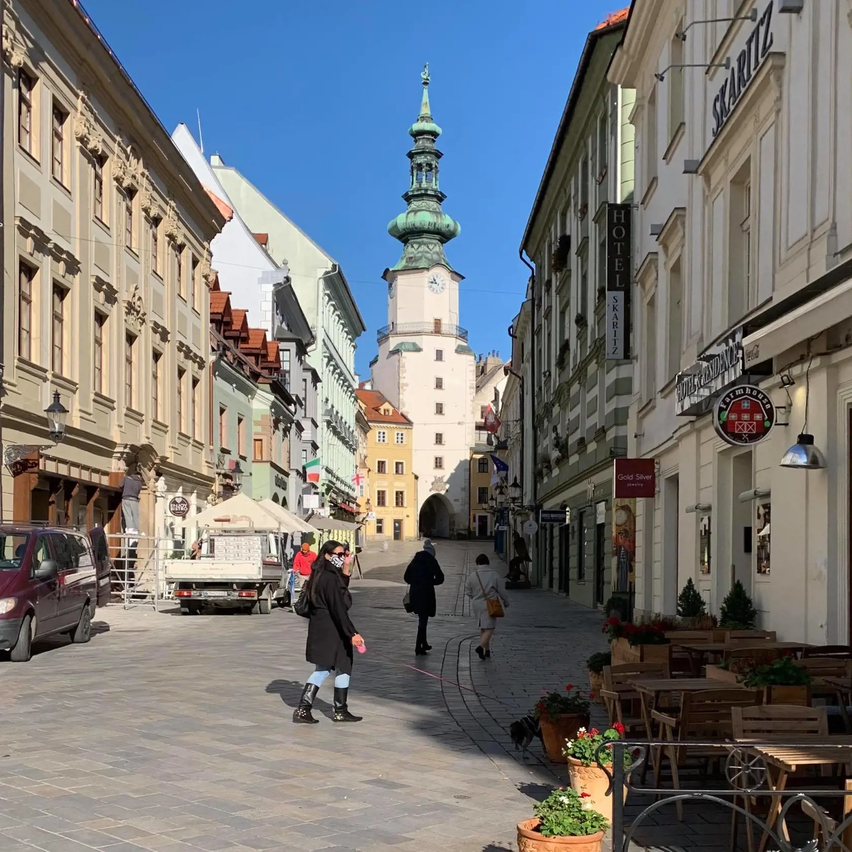 Nora Kabrheľová na potulkách hlavným mestom.