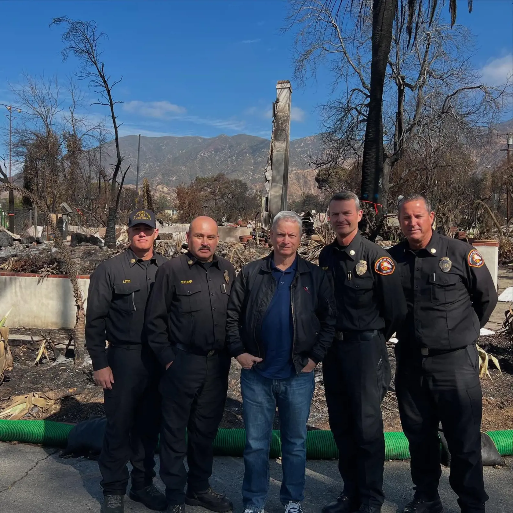 Gary Sinise sa stal ikonou aj vďaka svojej neúnavnej podpore vojakov, hasičov či policajtov. 