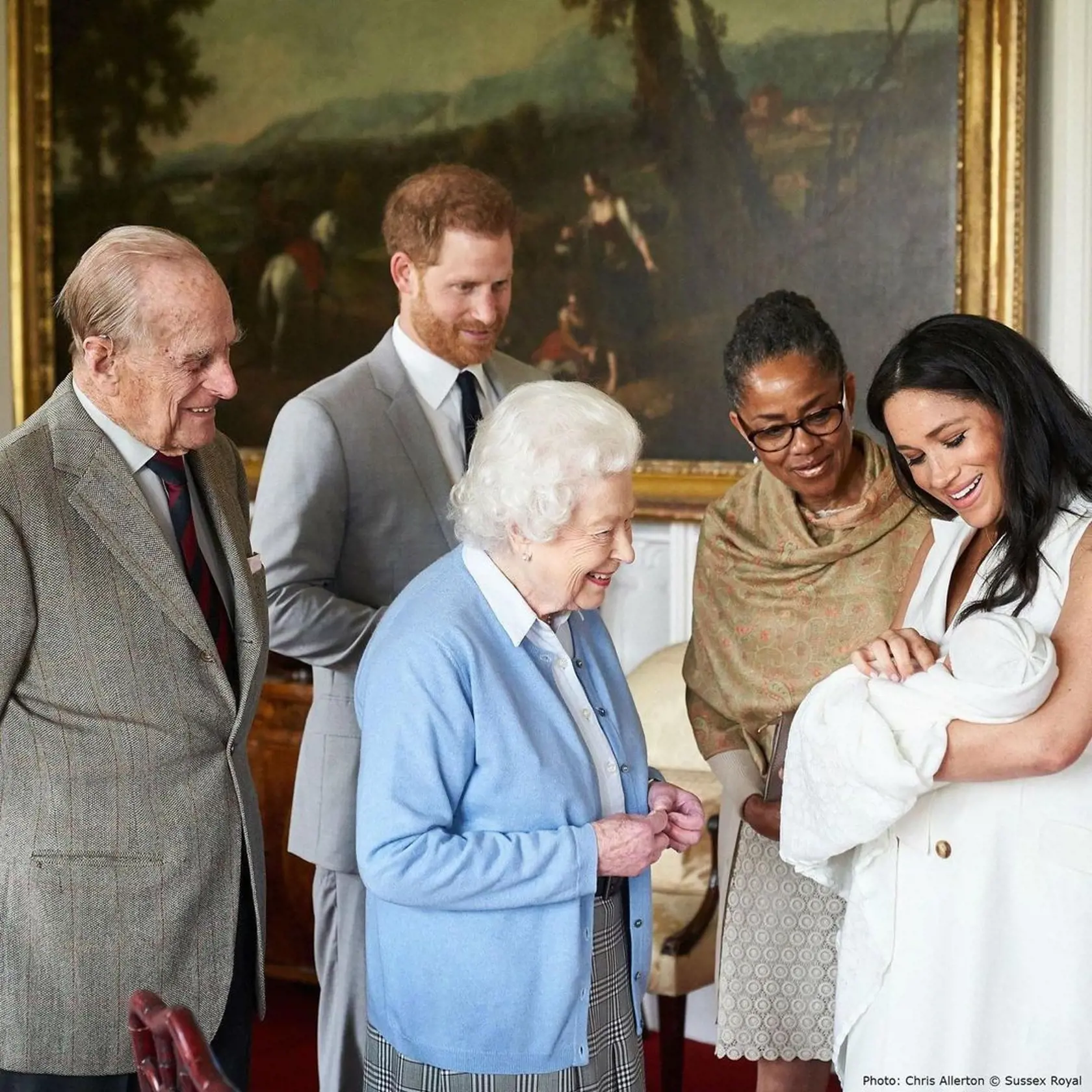 V marci Meghan v talkshow Oprah Winfrey povedala, že niekto z kráľovskej rodiny mal obavy o to, aká tmavá by mohla byť pokožka jej syna Archieho, keď sa narodí. Meno ale neprezradila.