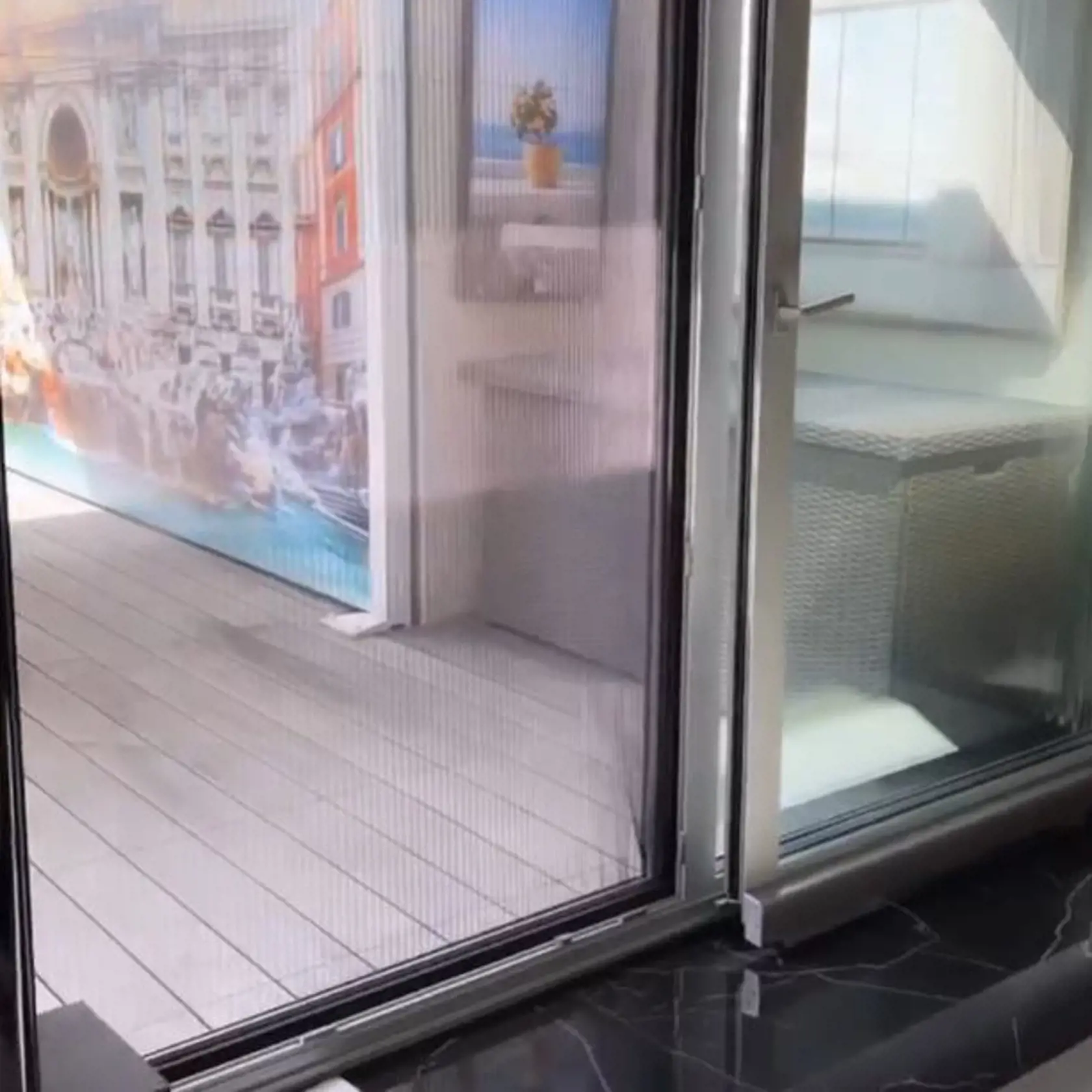 Z obývačky sa dá prejsť aj na balkón.