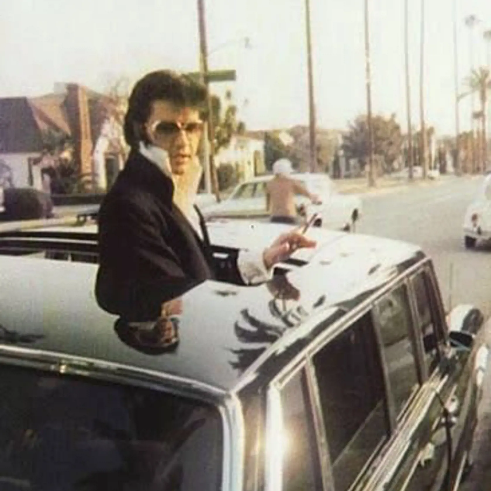 Kráľ rock ´n  rollu Elvis Presley vo svojom Mercedese