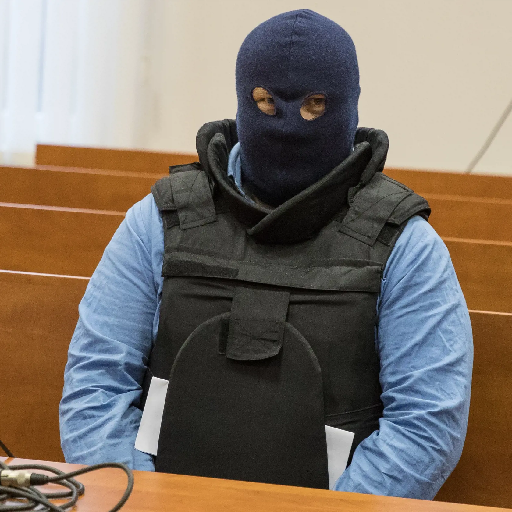 Druhé pojednávanie na Špecializovanom trestnom súde v Pezinku vo veci vraždy investigatívneho novinára Jána Kuciaka a jeho snúbenice Martiny Kušnírovej. Na snímke členovia ZVJS privádzajú na pojednávanie svedka Zoltána Andruskóa.
