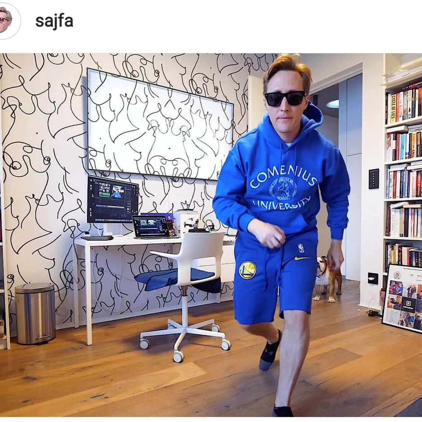 A opäť pracovňa.