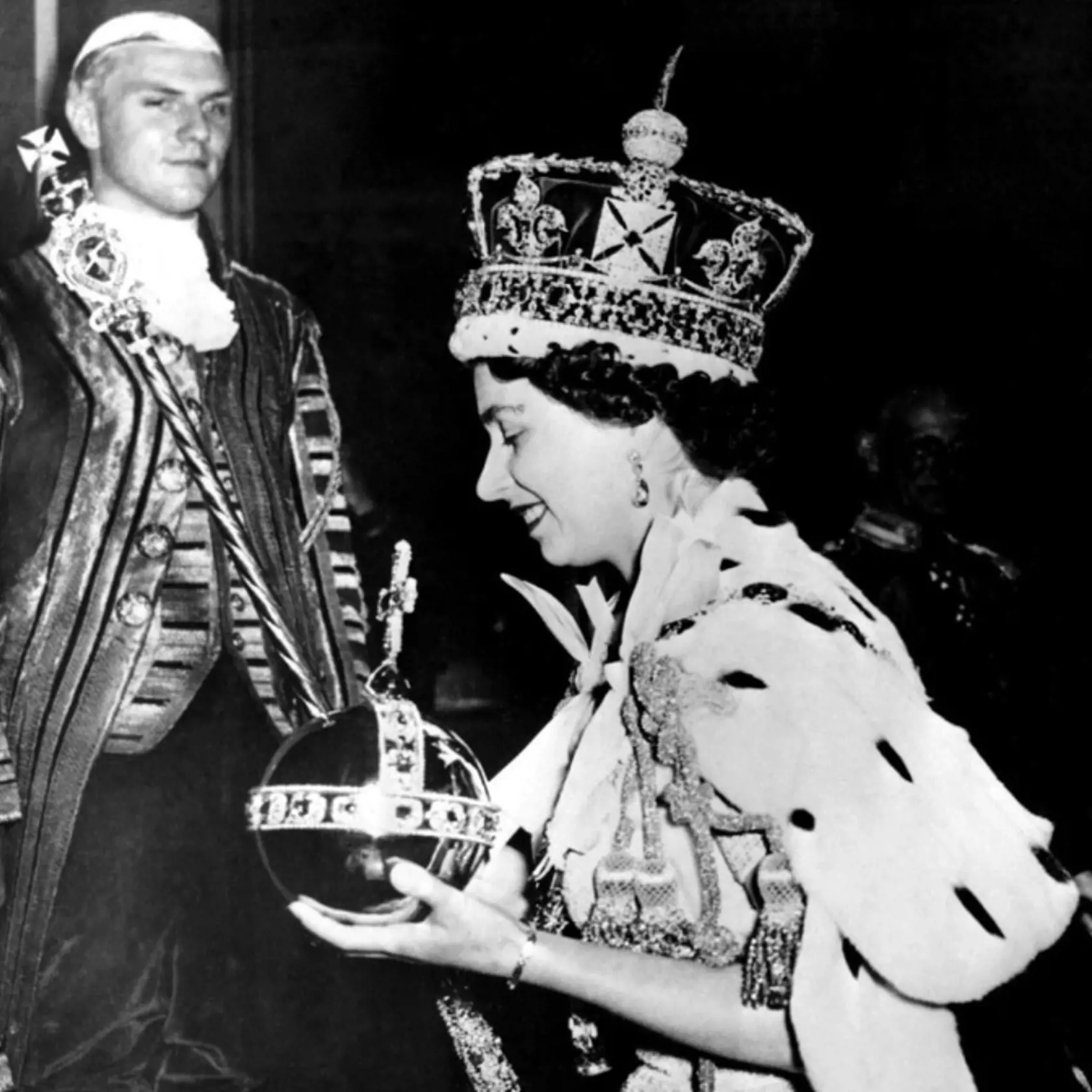 Kráľovná Alžbeta II. bola korunovaná vo Westminsterskom opátstve v Londýne 2. júna 1953.
